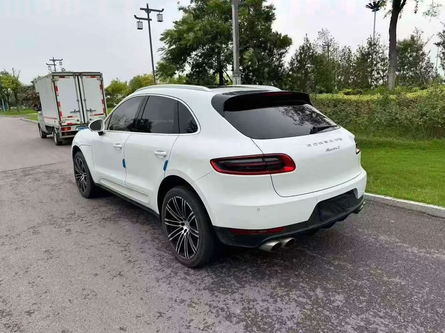 保时捷Macan 后面外观三