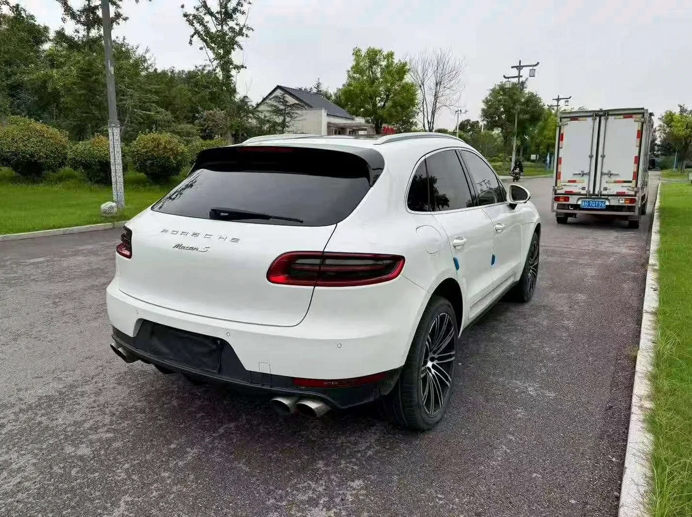 保时捷Macan 后面外观二