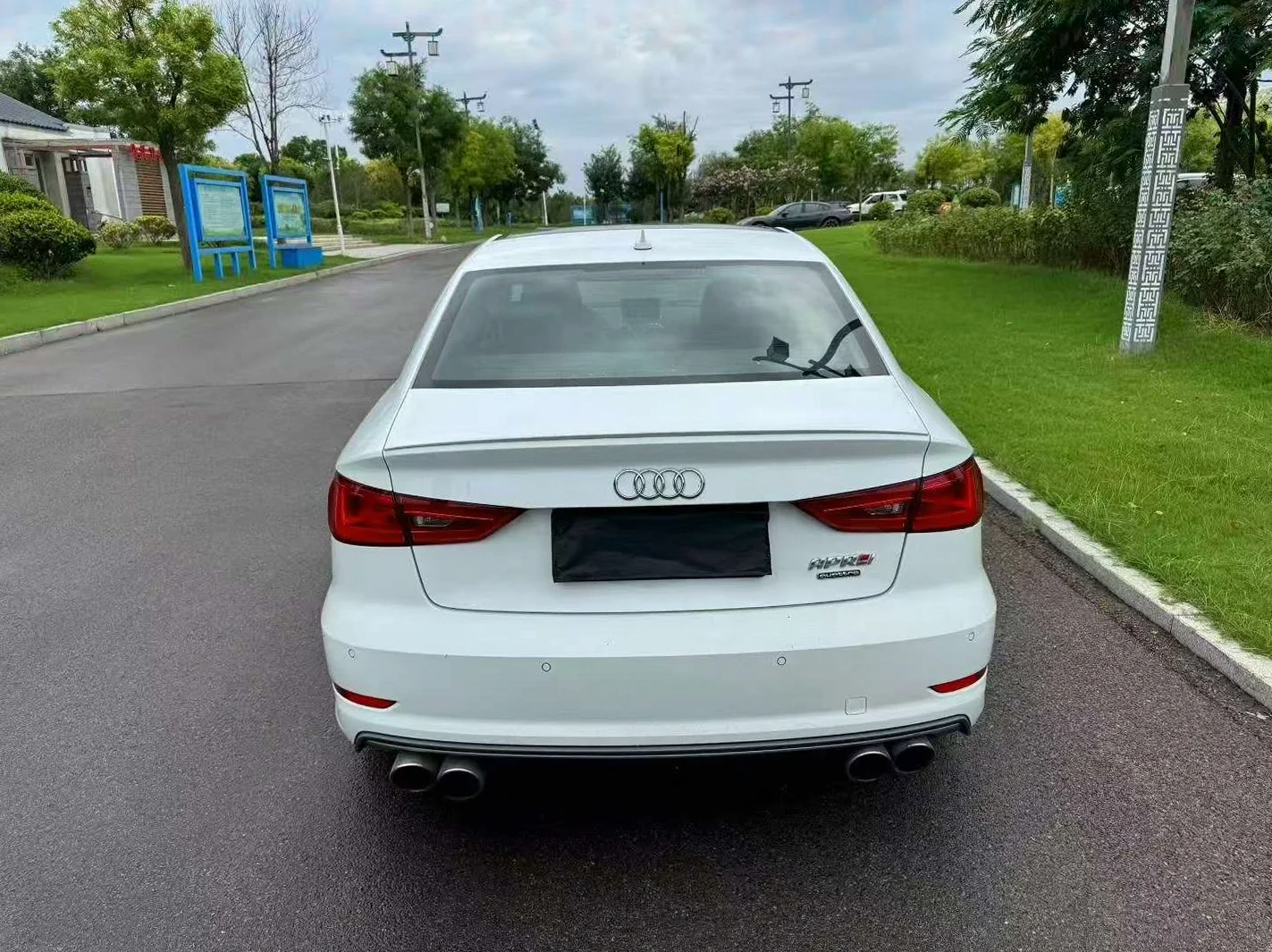 奥迪S3 后面外观一