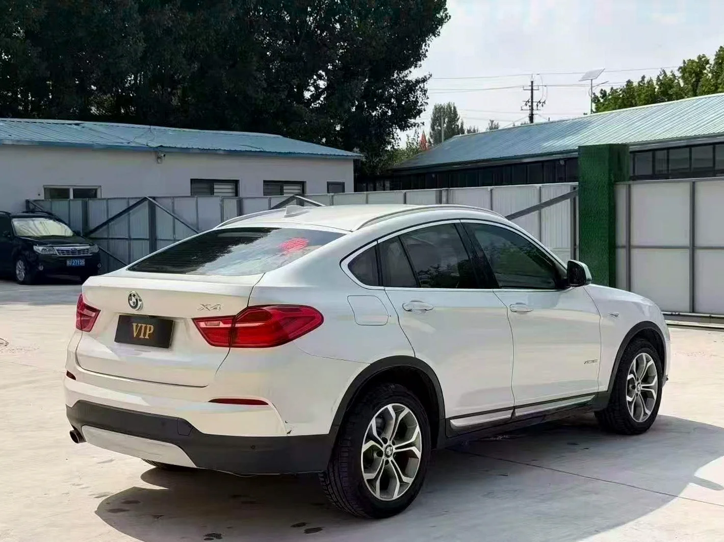 宝马X4 后面外观二