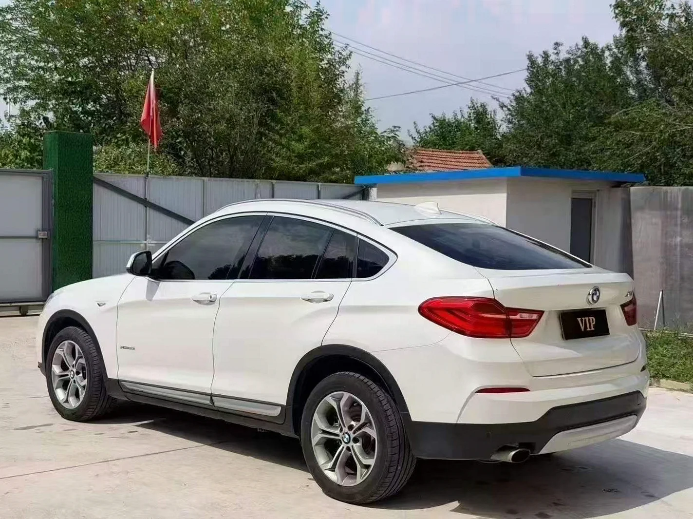 宝马X4 后面外观三
