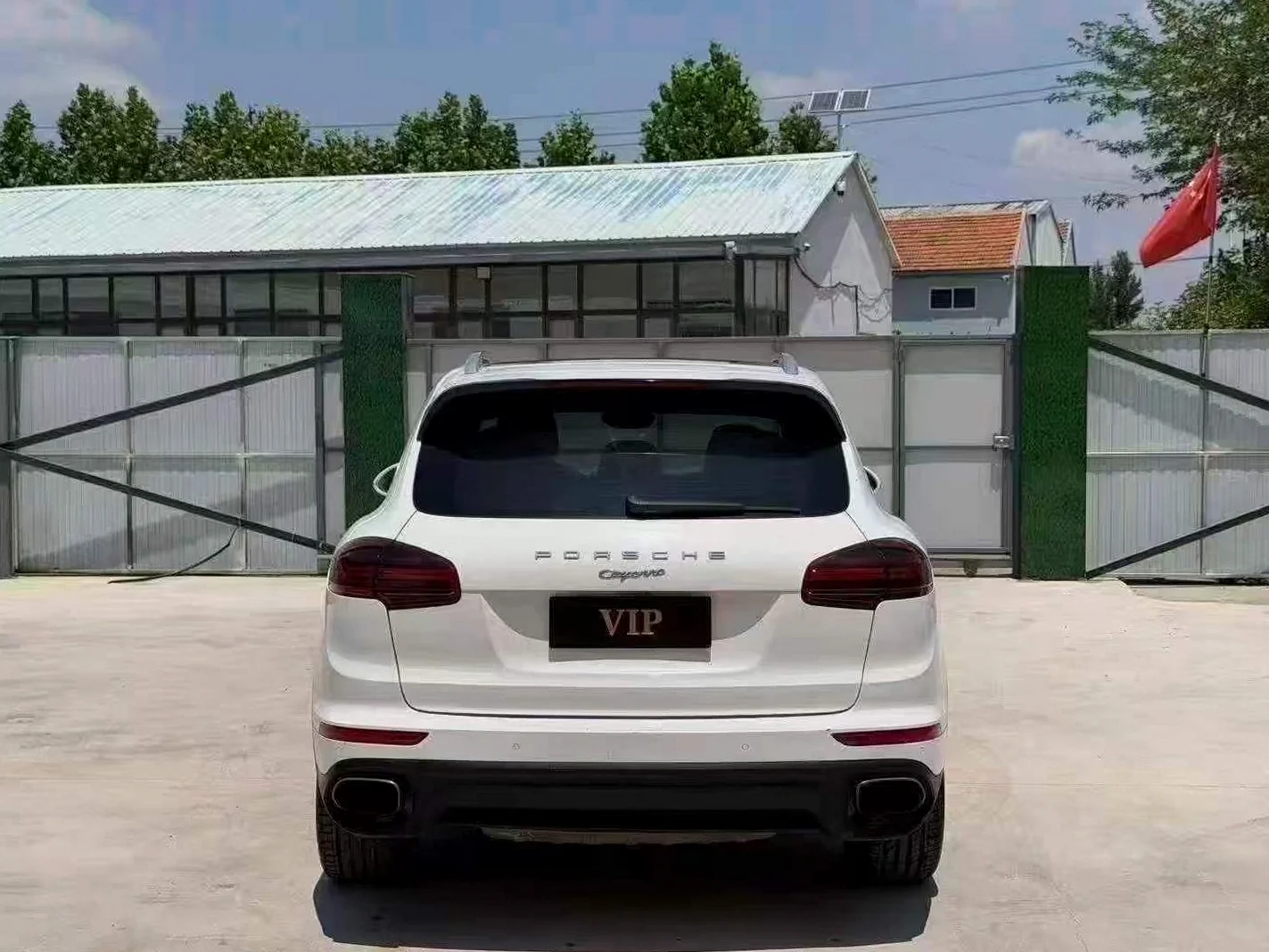 保时捷卡宴 后面外观一
