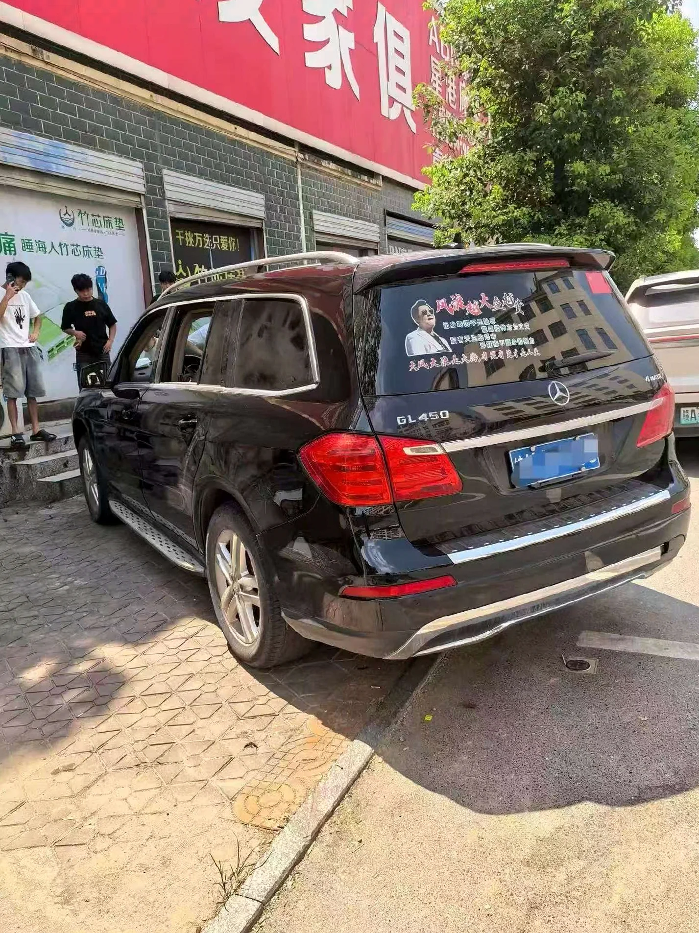 奔驰GL 后面外观一