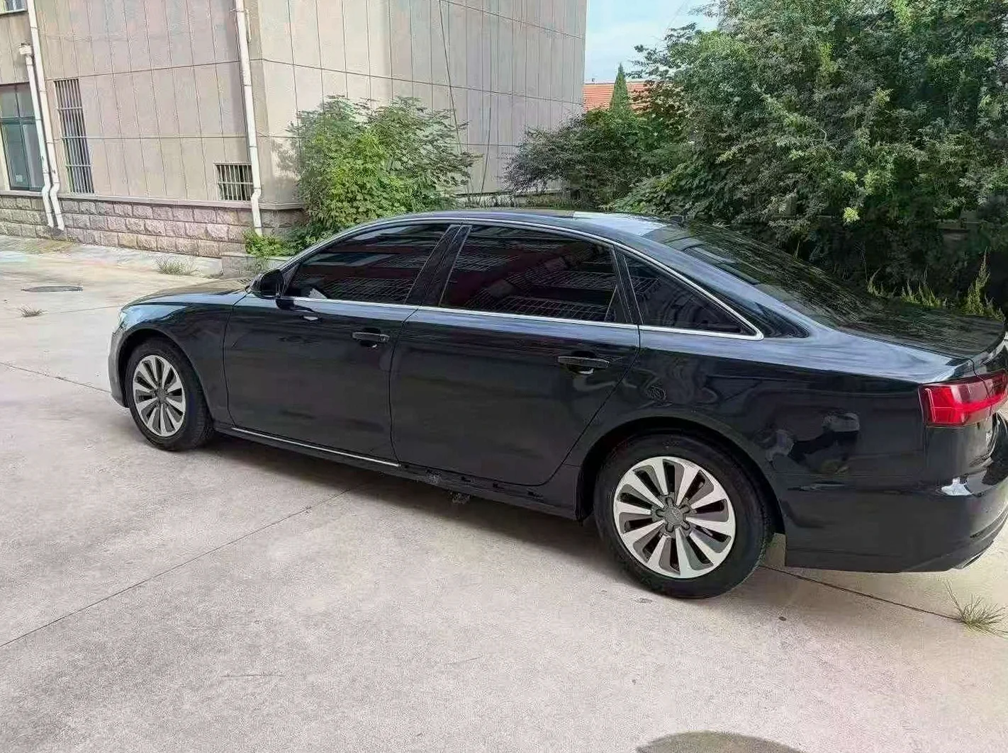 奥迪A6L 后面外观一