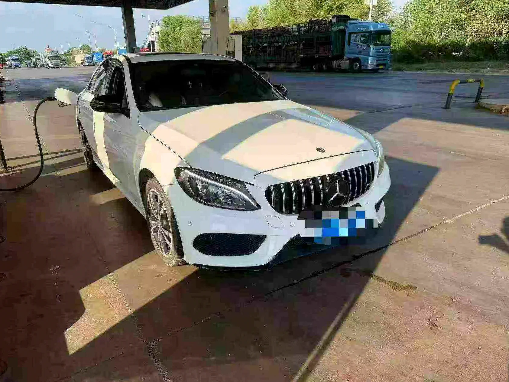 奔驰C 正面外观二