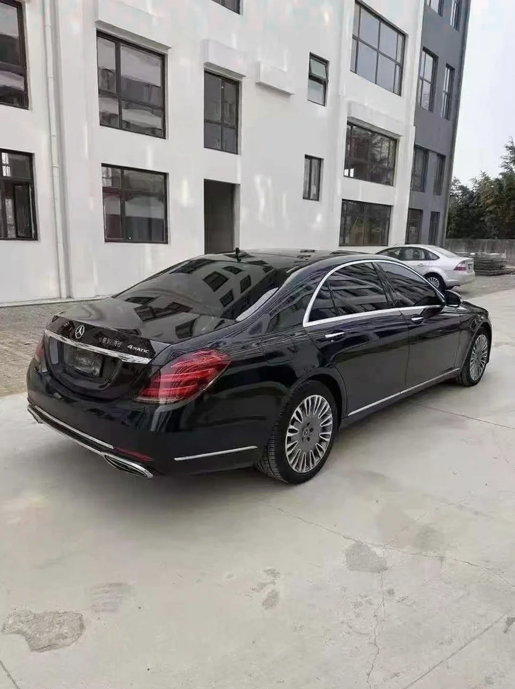 奔驰S级 后面外观二