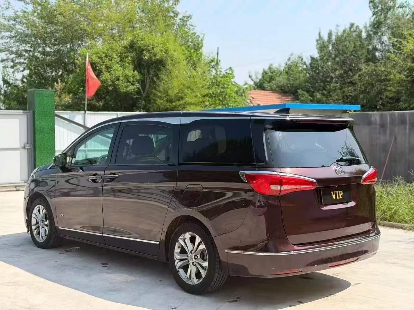 别克GL8 后面外观三
