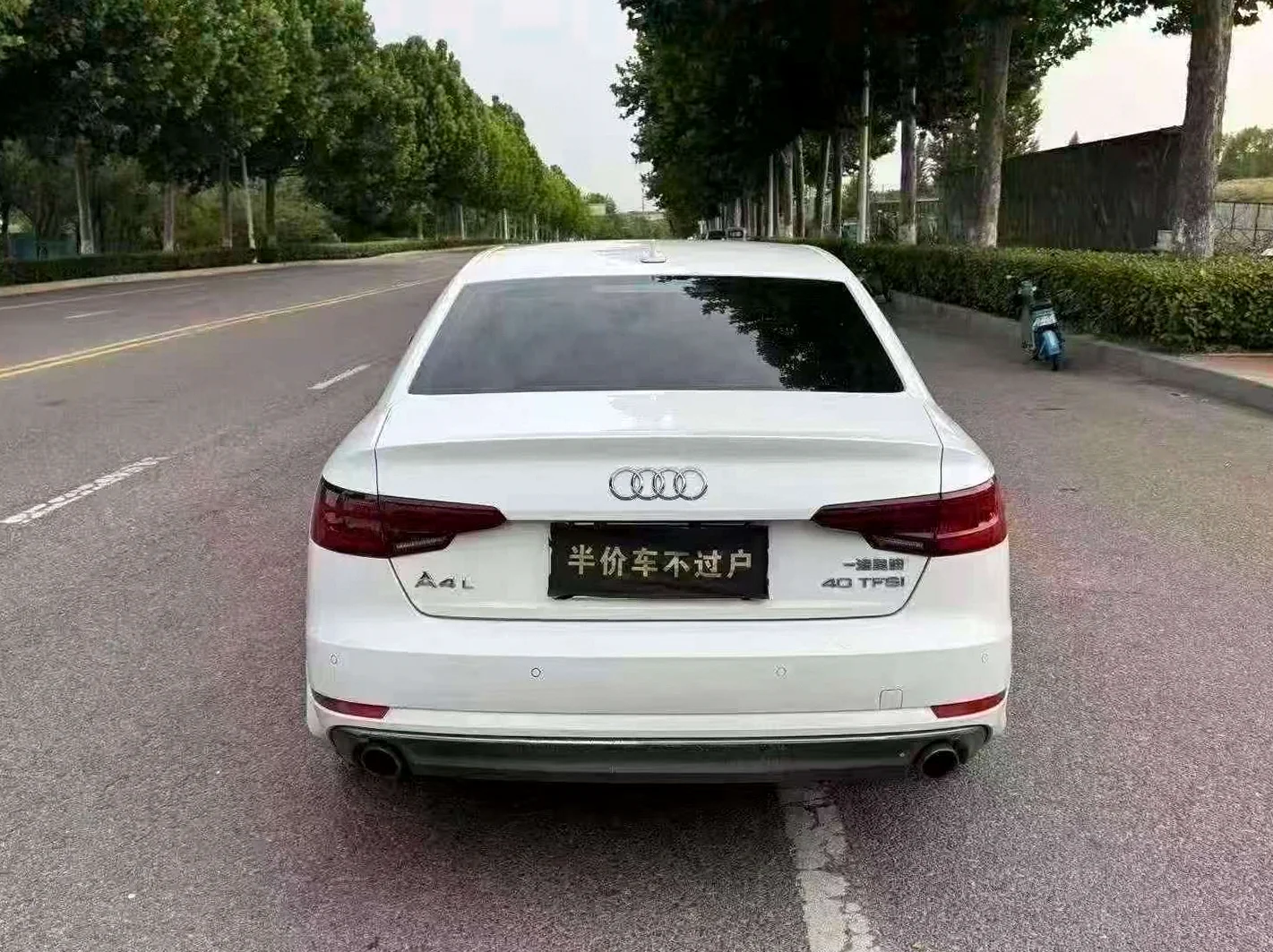 奥迪A4L 后面外观一