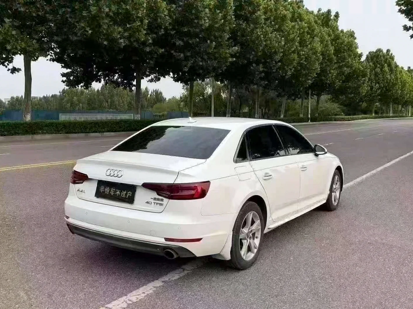奥迪A4L 后面外观三