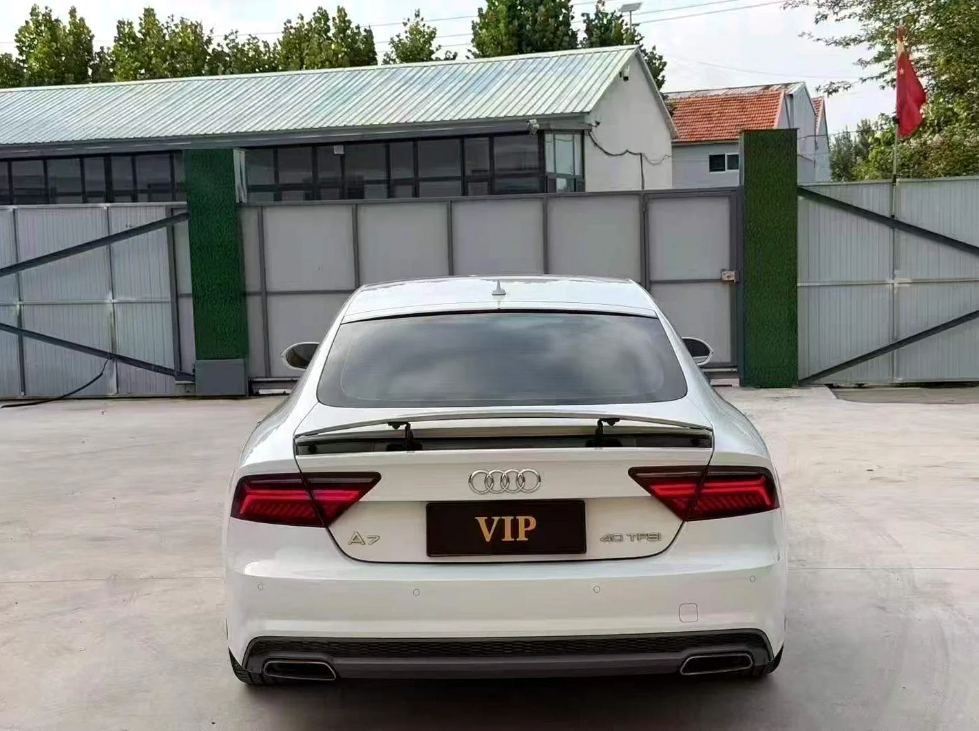 奥迪A7L 后面外观一