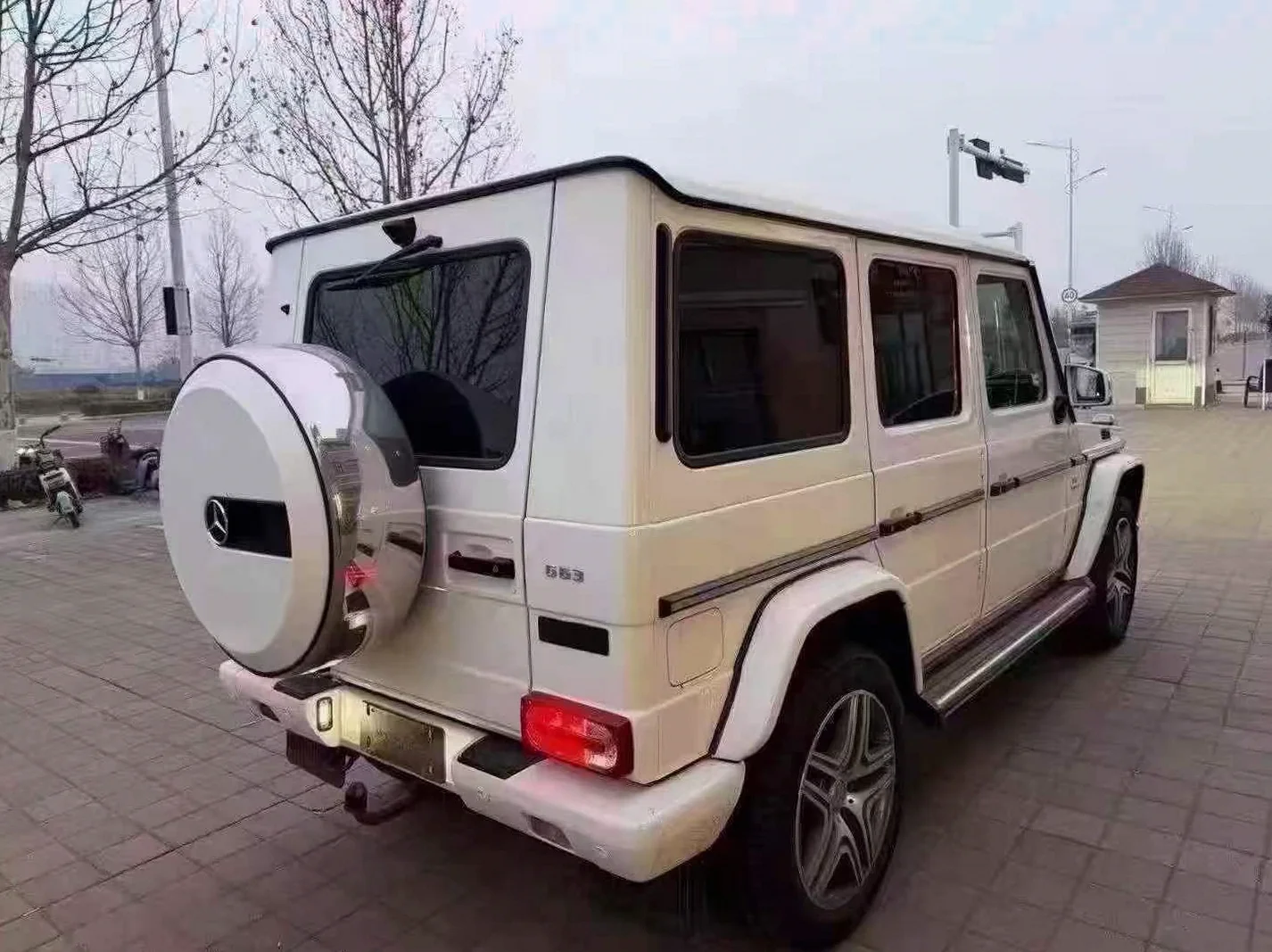 奔驰AMG 后面外观三