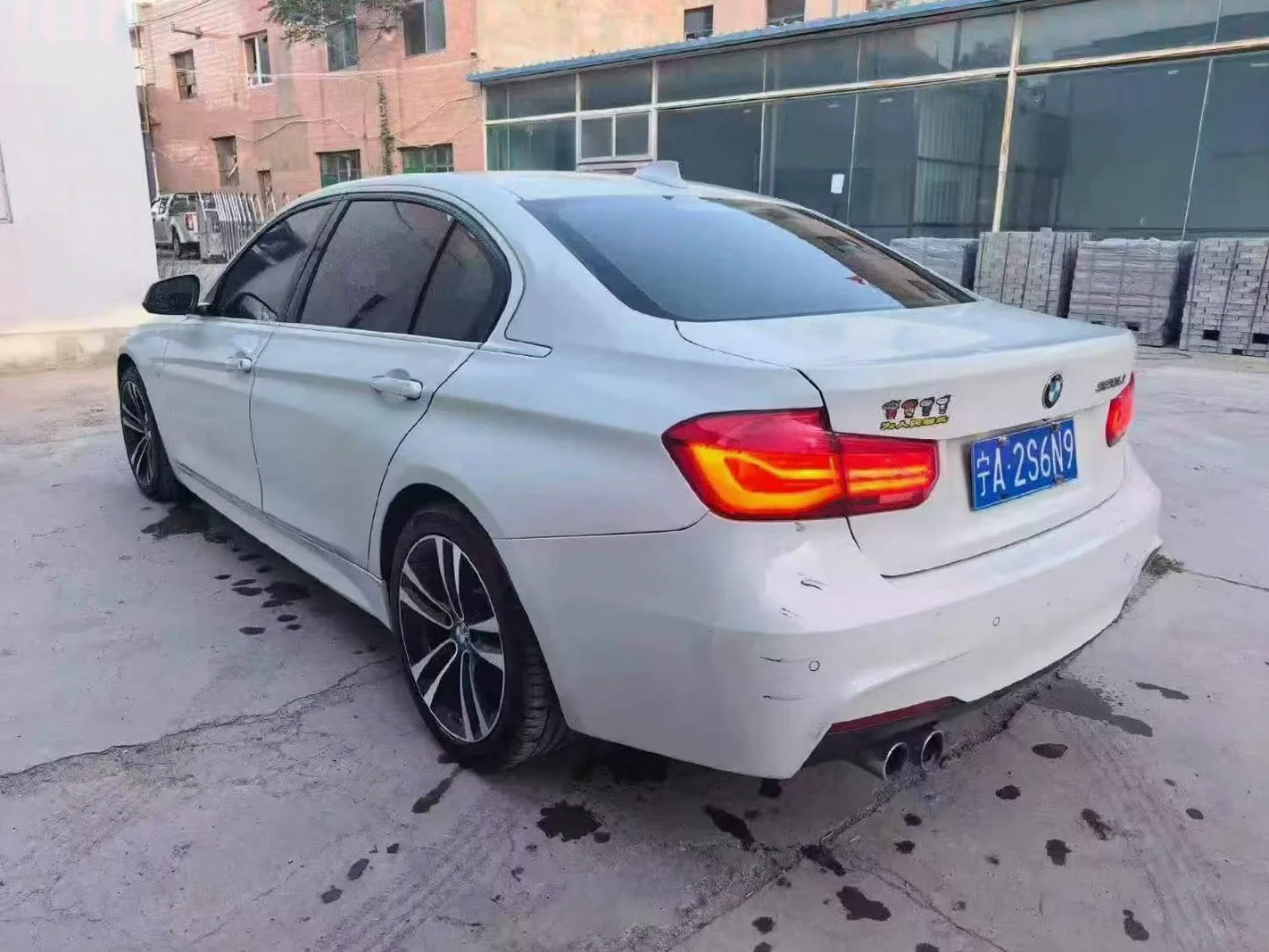 宝马3系 后面外观二