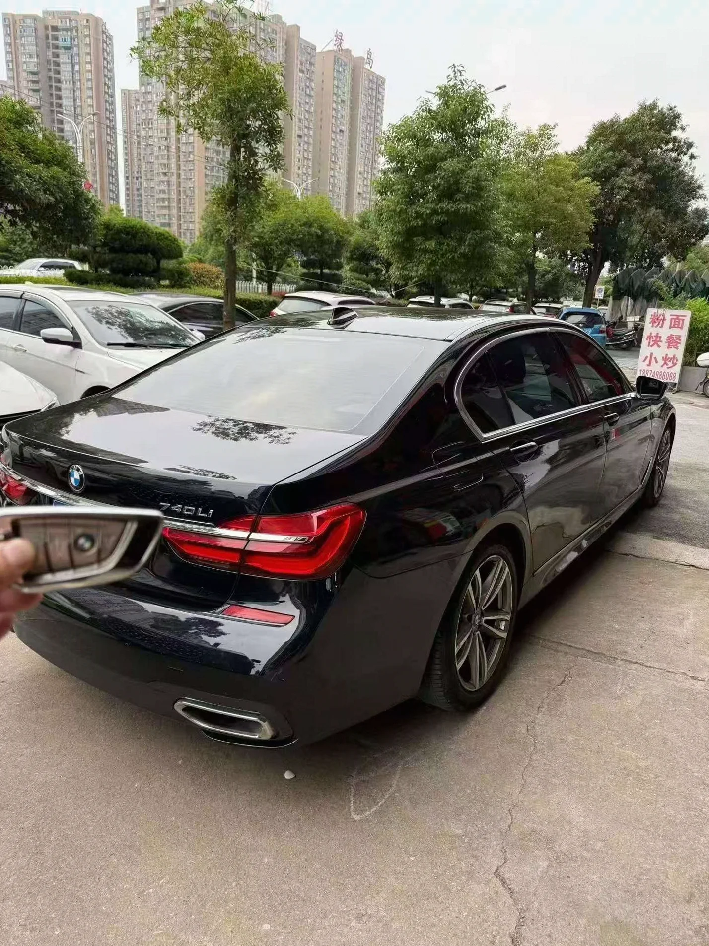 宝马7系 后面外观三