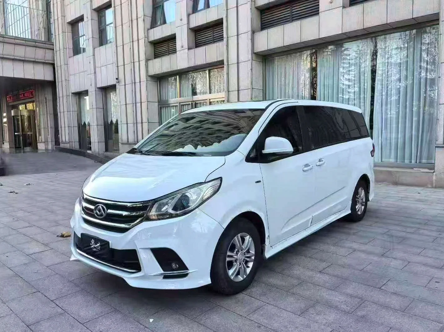 大通G10 正面外观三