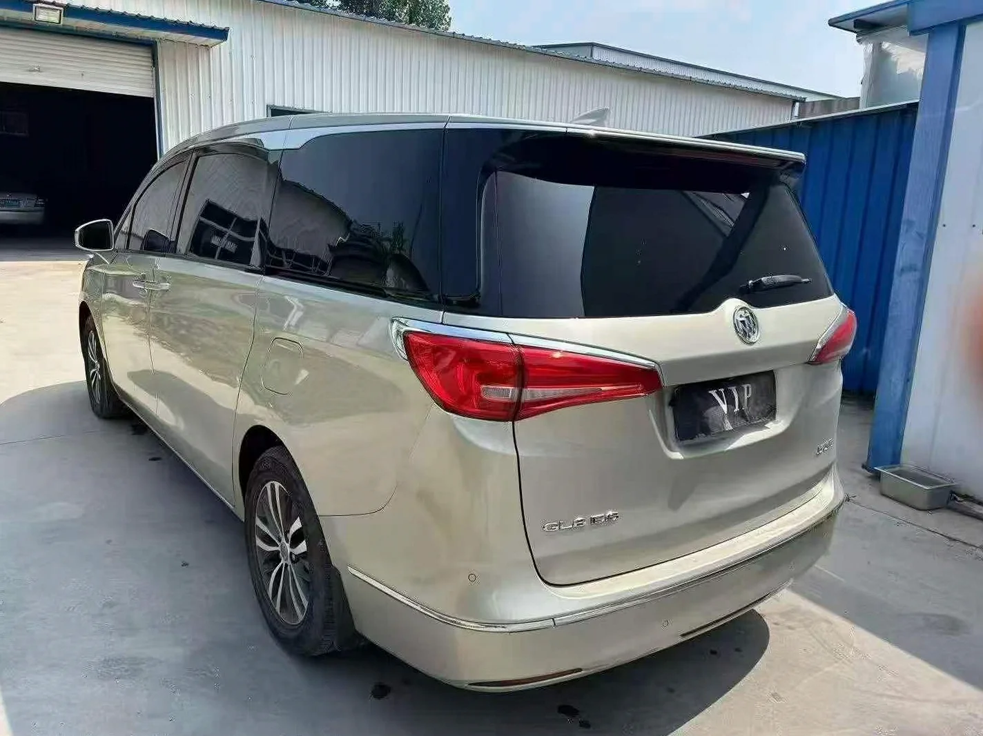 别克GL8 后面外观二