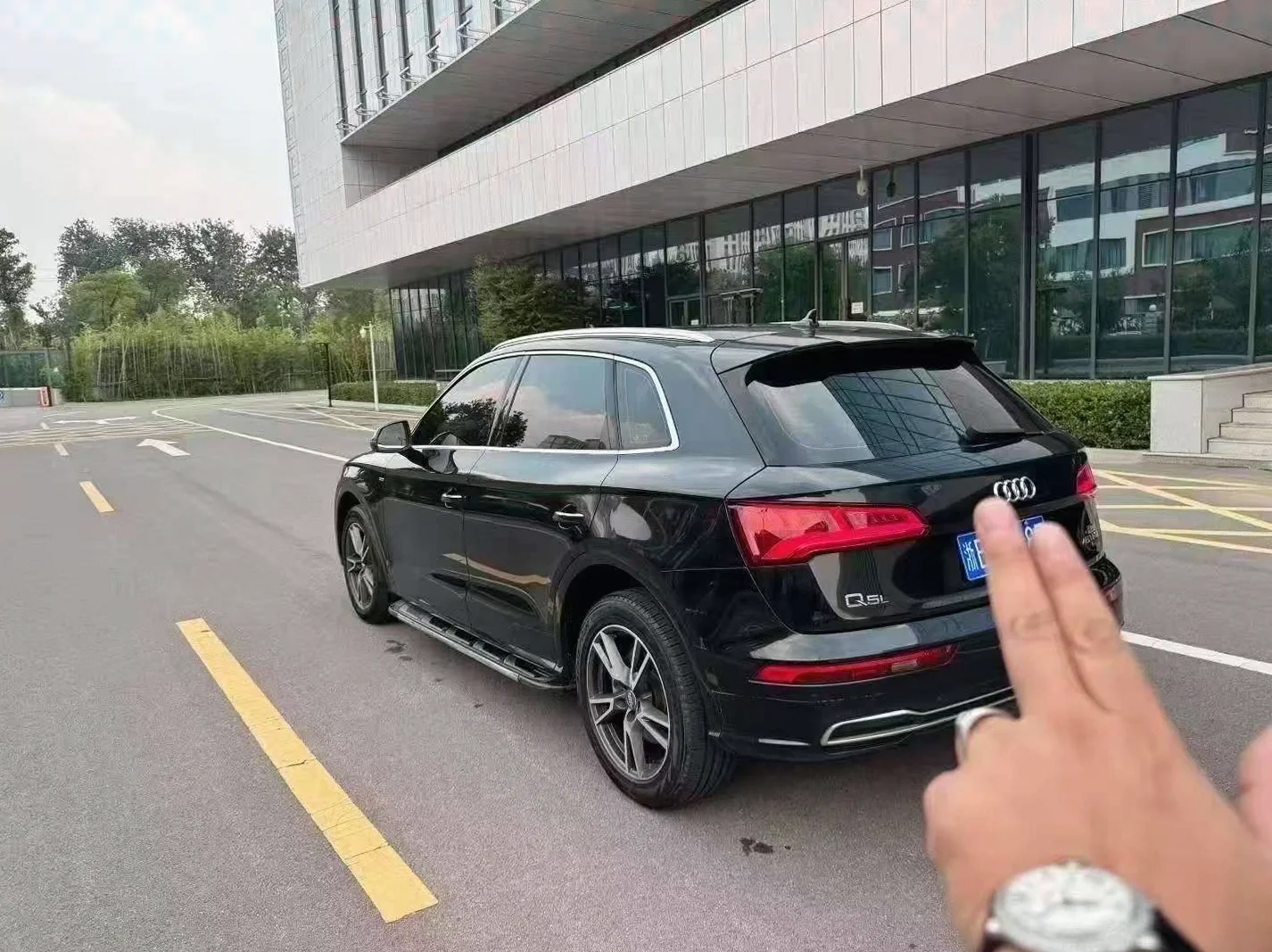 奥迪Q5 后面外观三