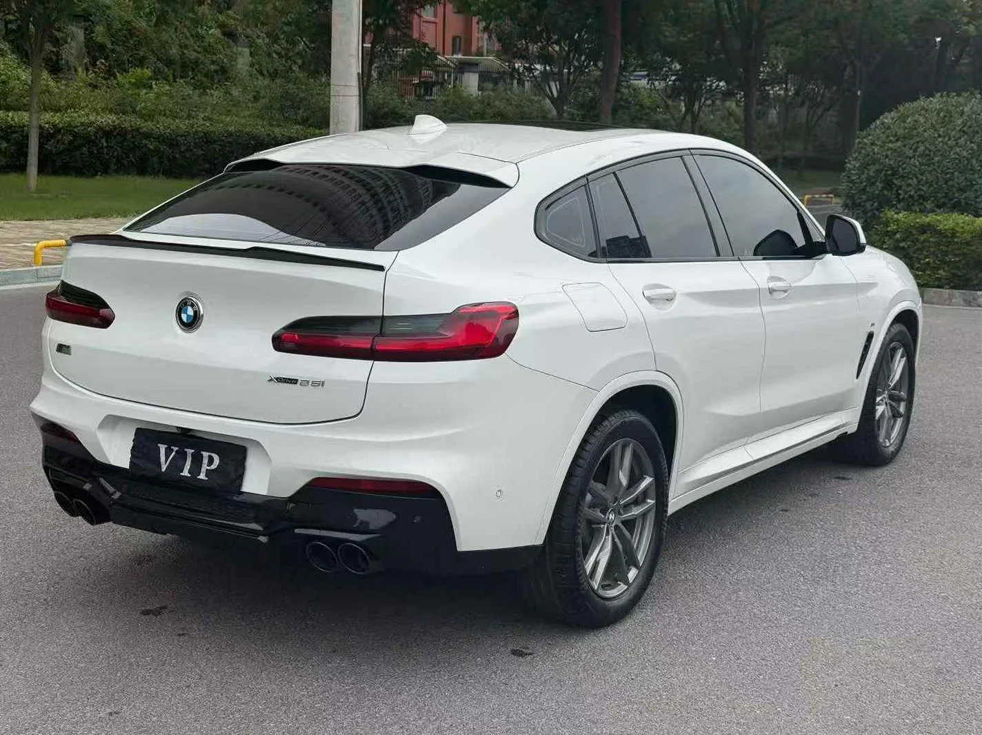 宝马X4 后面外观二