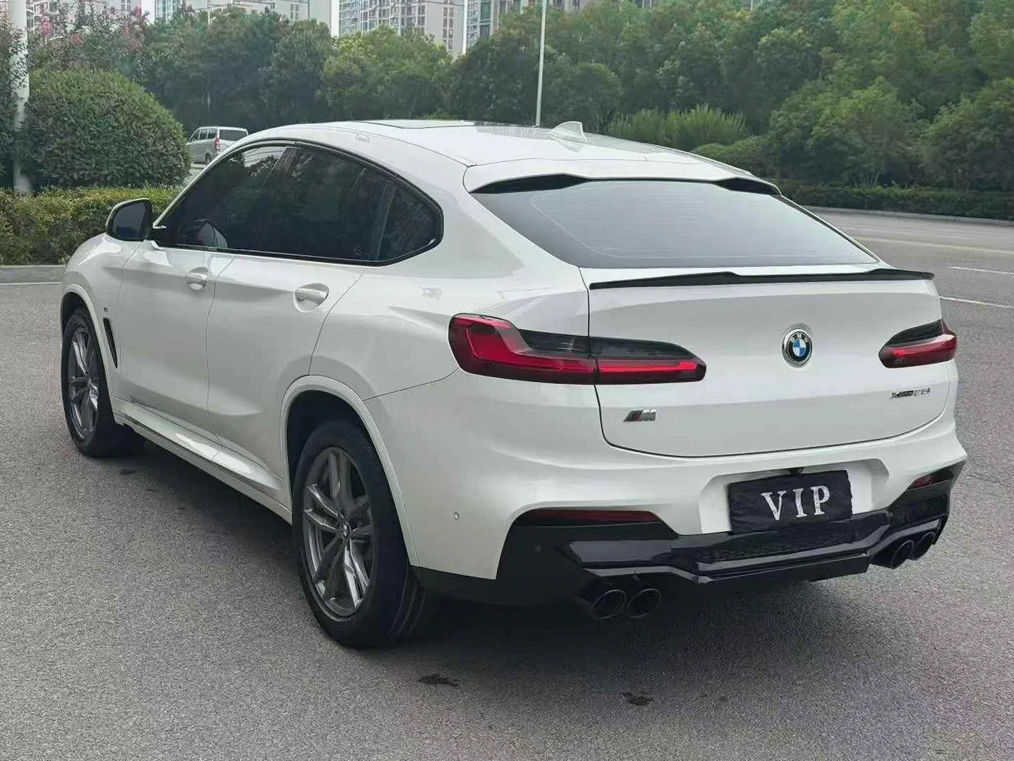 宝马X4 后面外观三