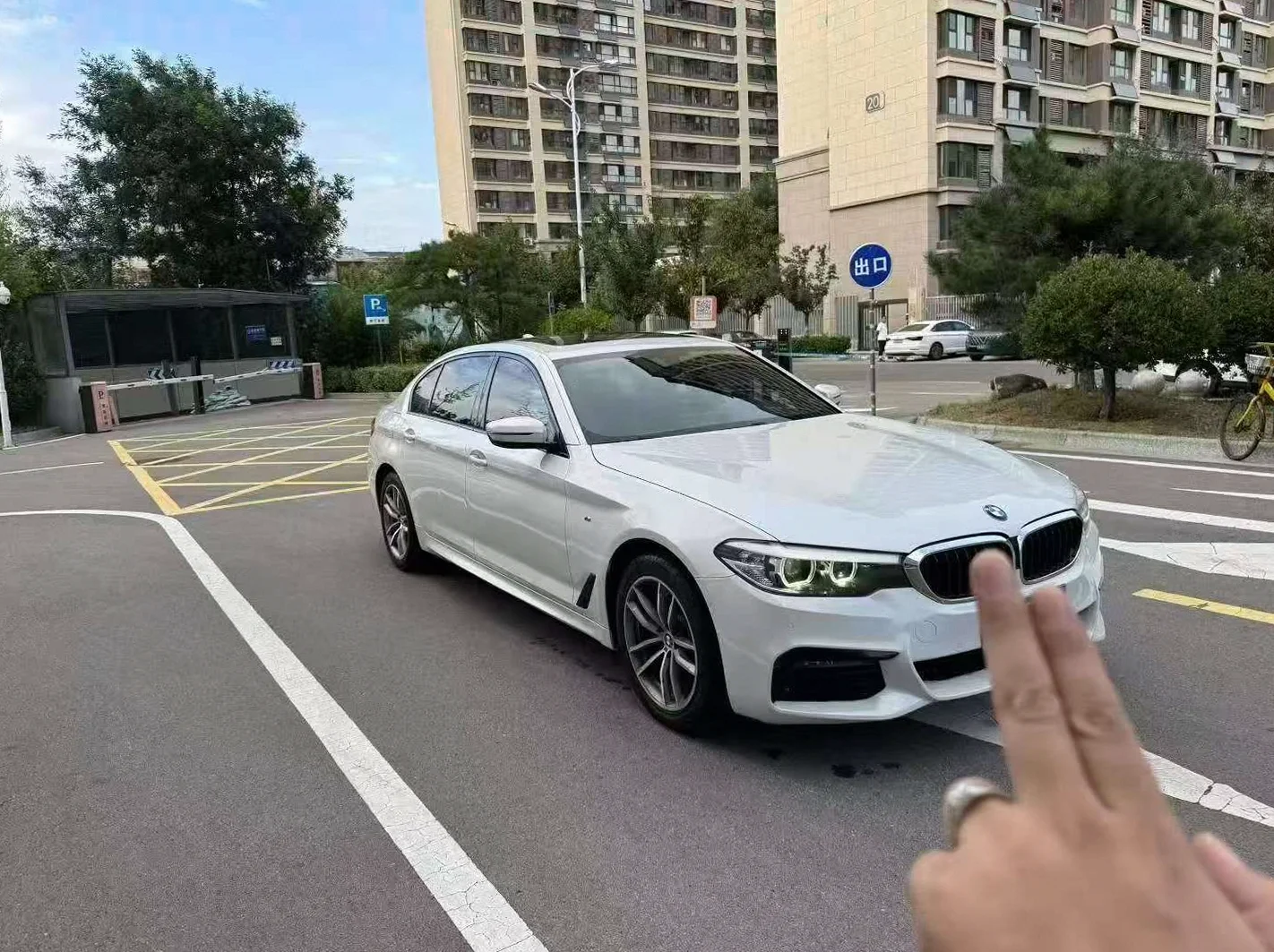 宝马5系 正面外观三
