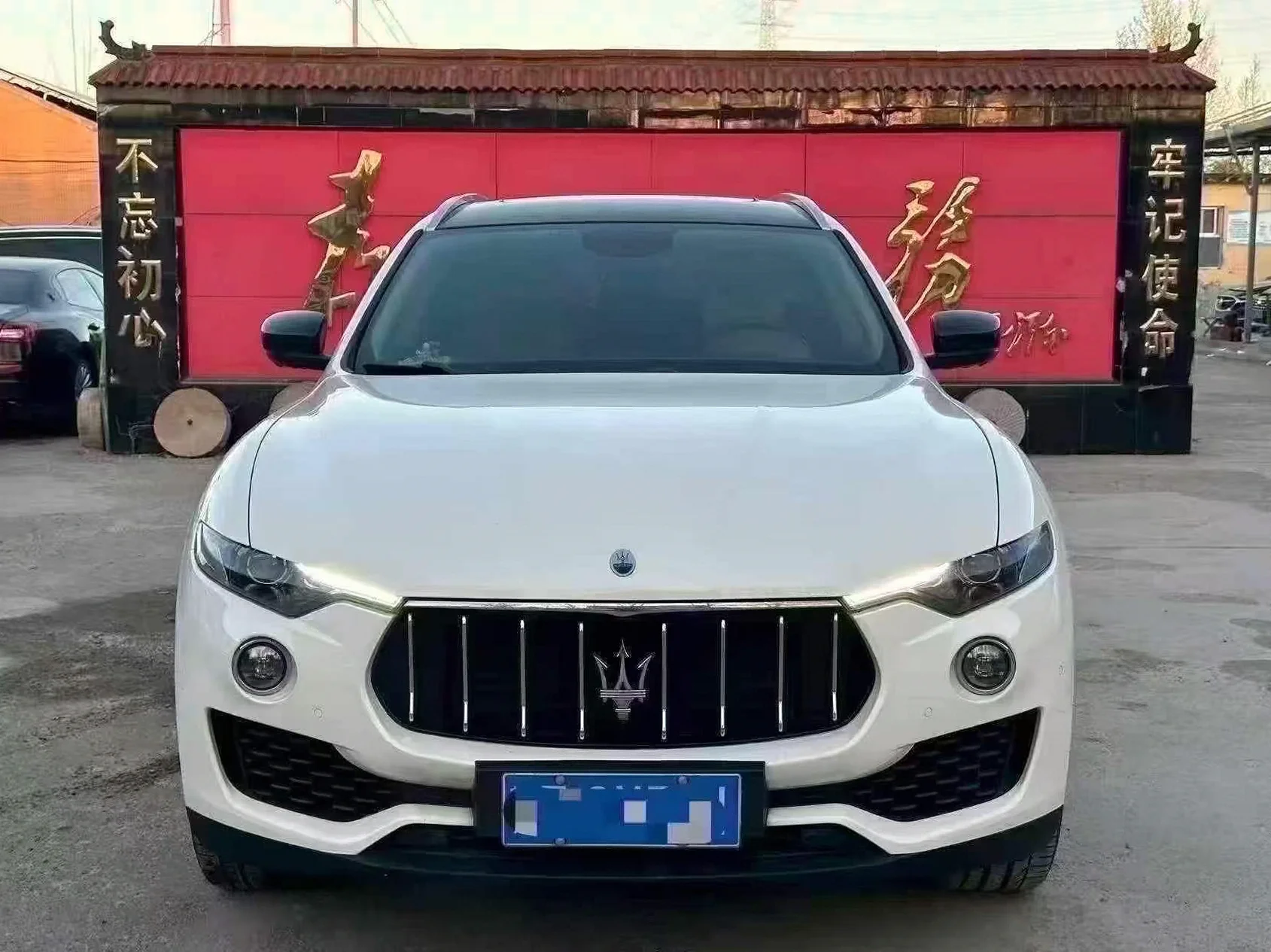 玛莎拉蒂Levante 正面外观二