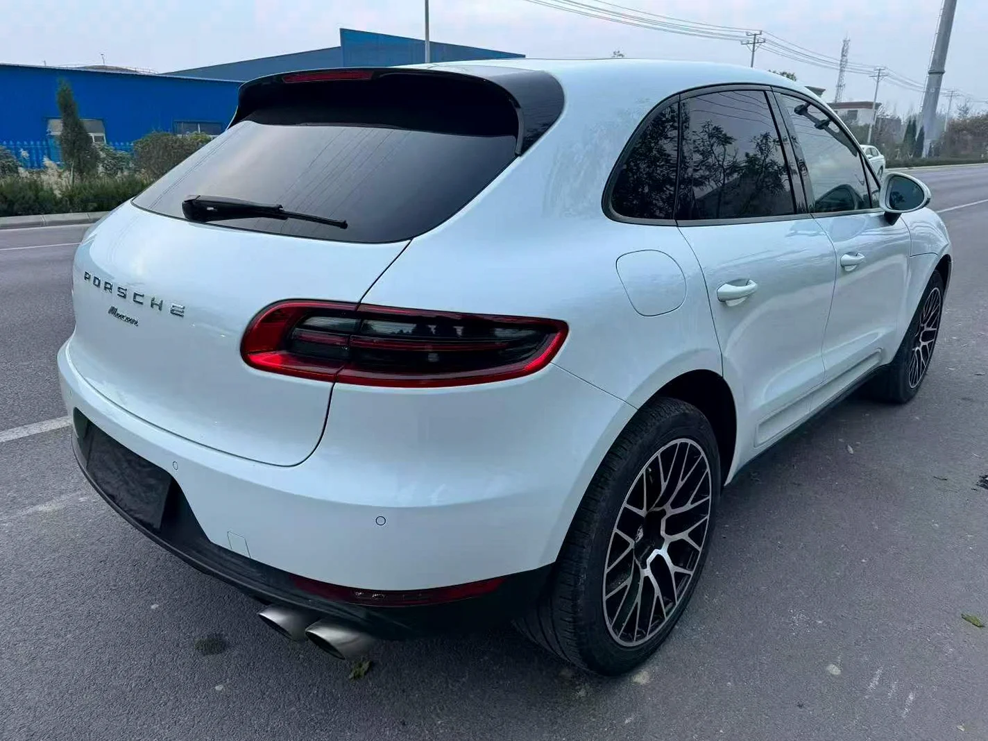 保时捷Macan 后面外观三