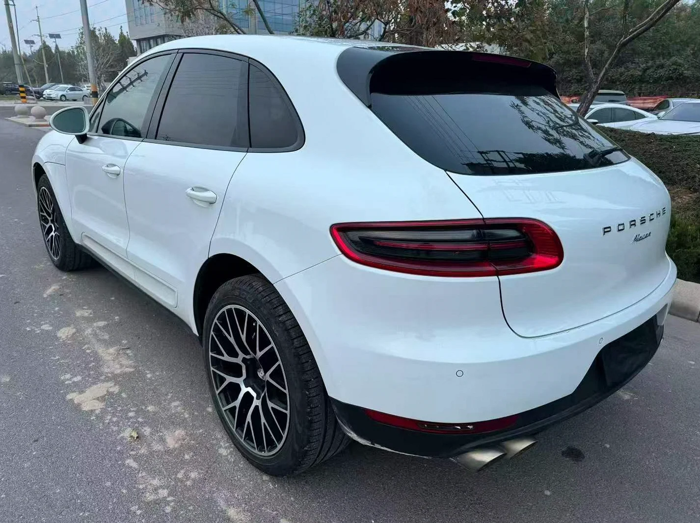 保时捷Macan 后面外观一