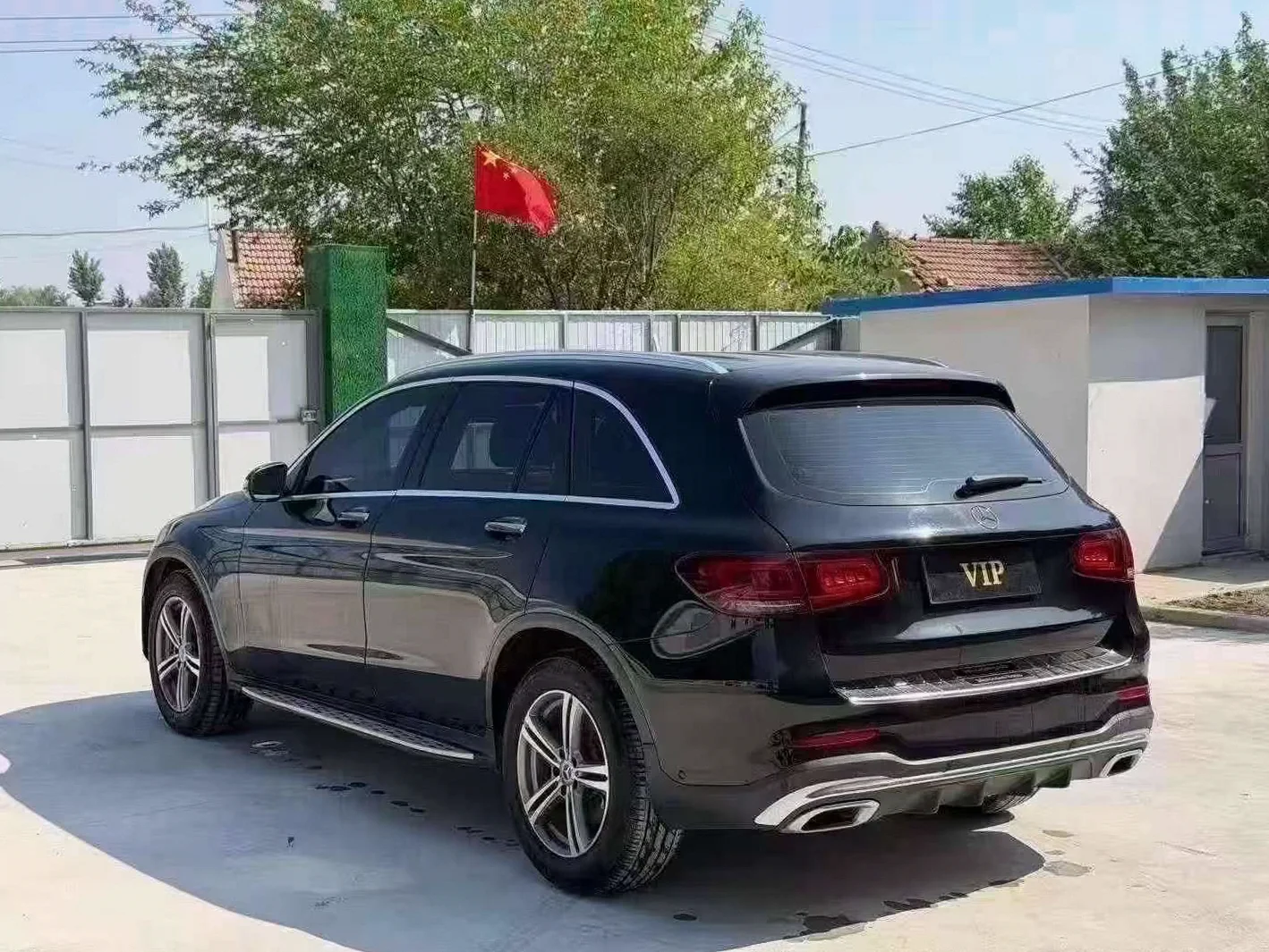 奔驰GL 后面外观三