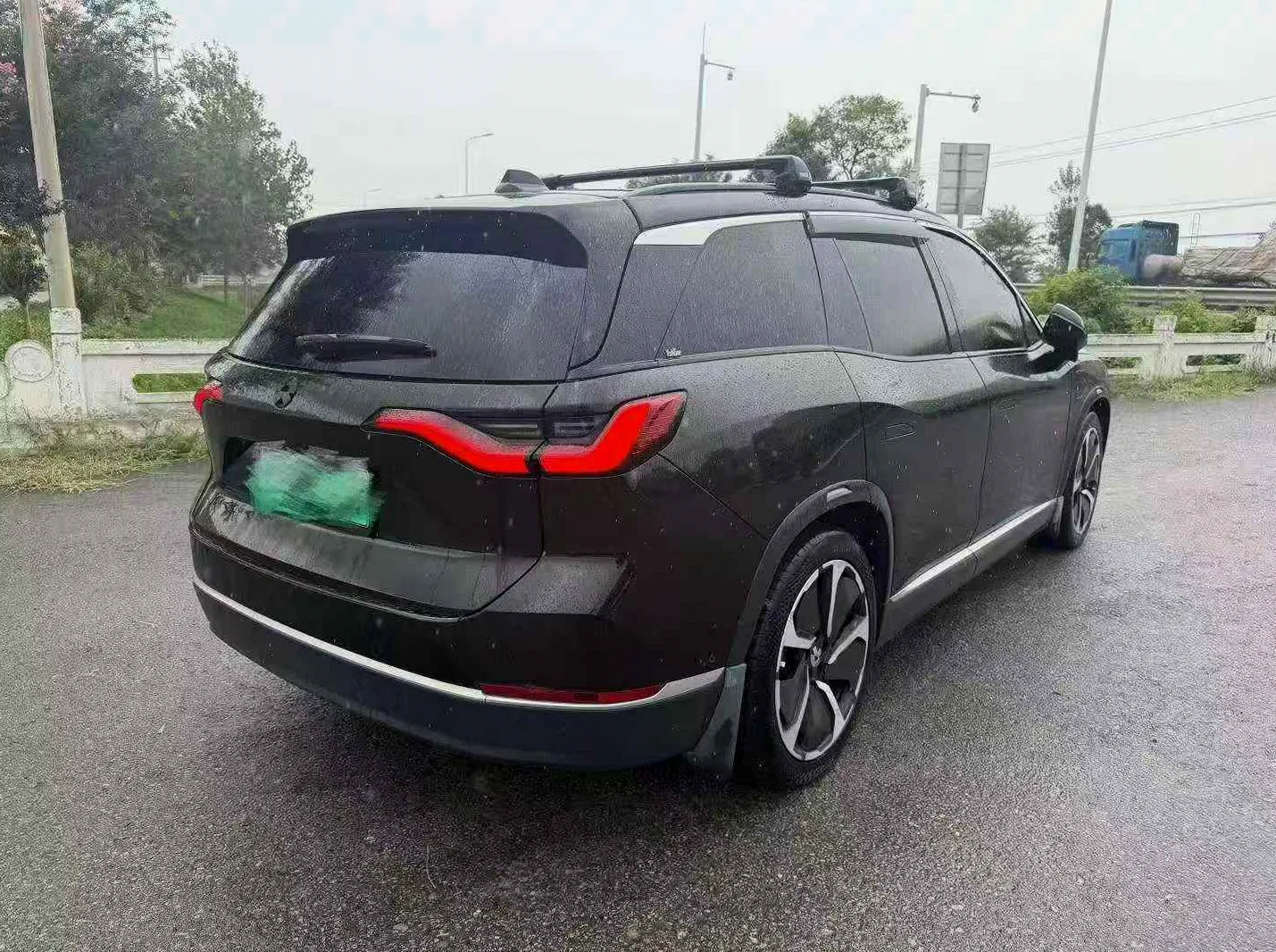 蔚来ES8 后面外观一