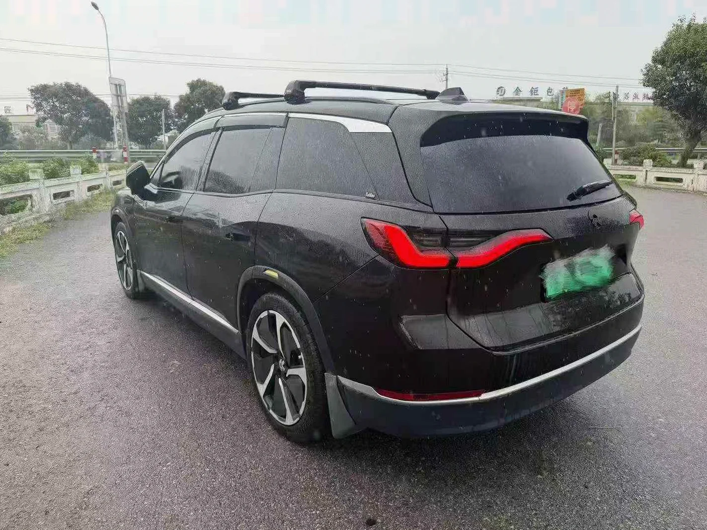 蔚来ES8 后面外观二