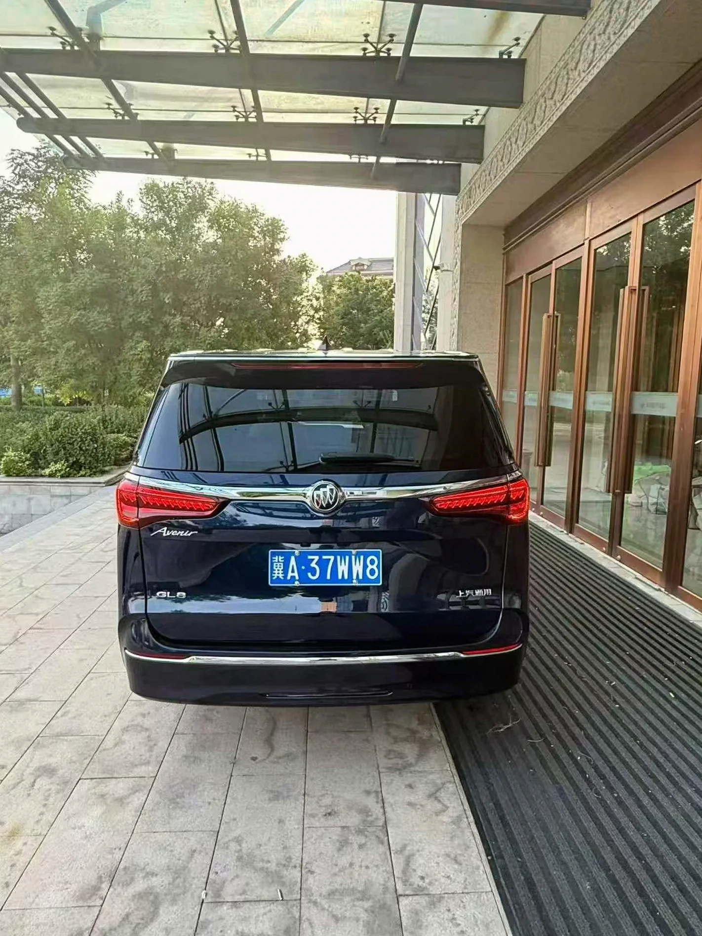 别克GL8 后面外观二