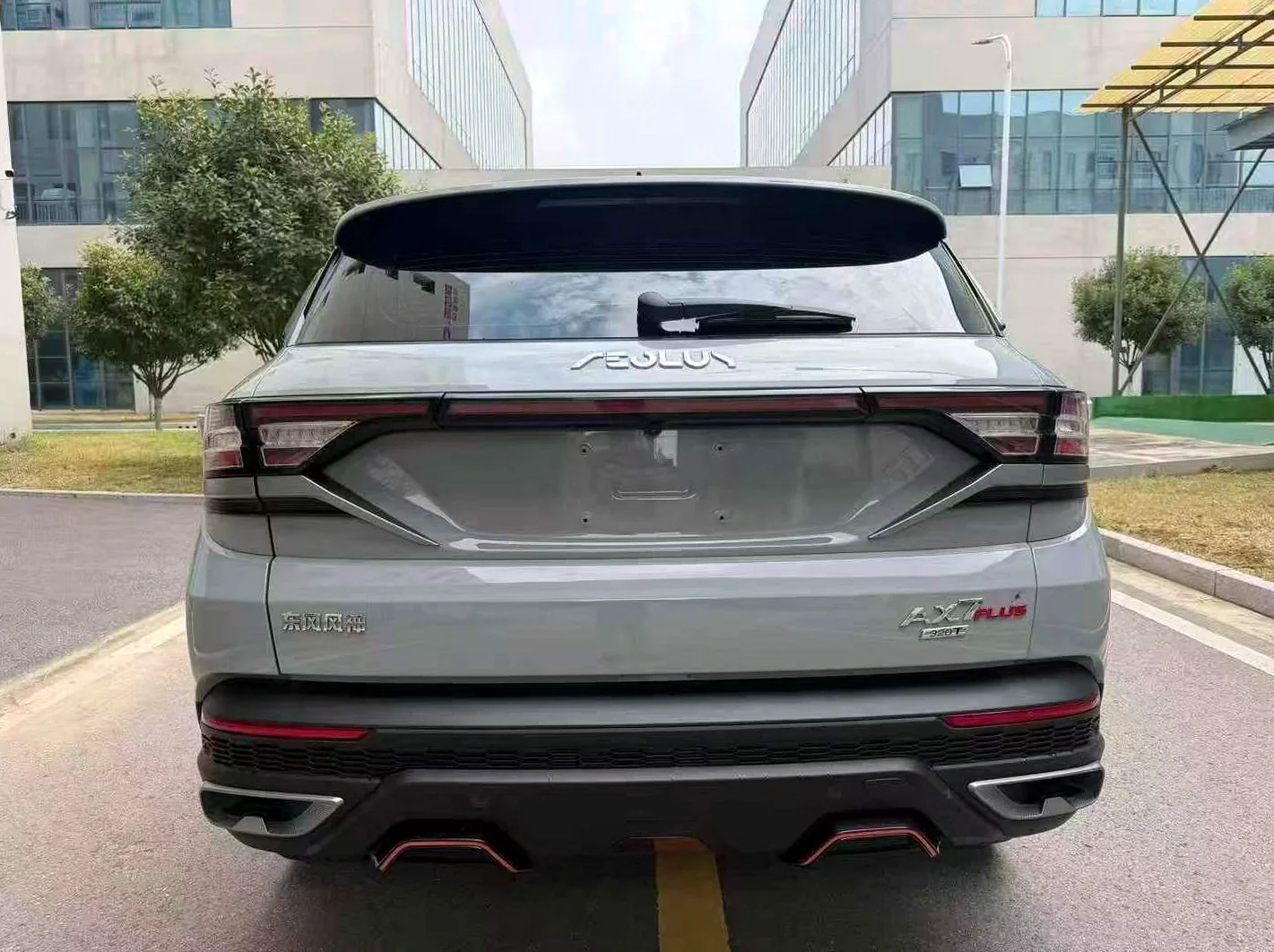 东风ax7 后面外观一