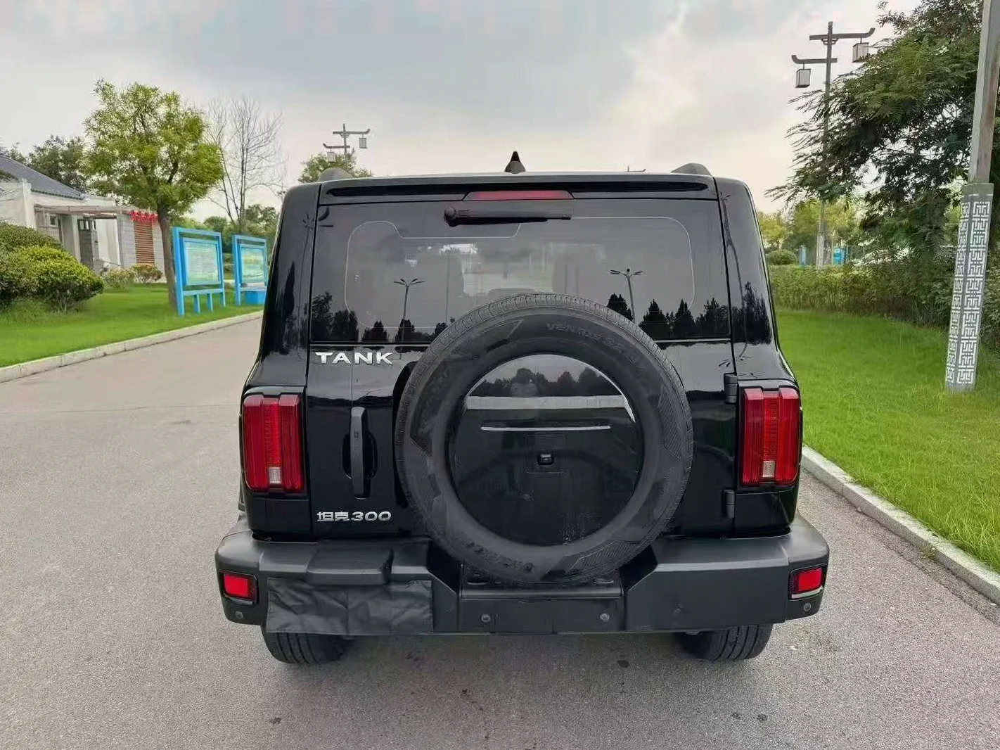 长城汽车300 后面外观一