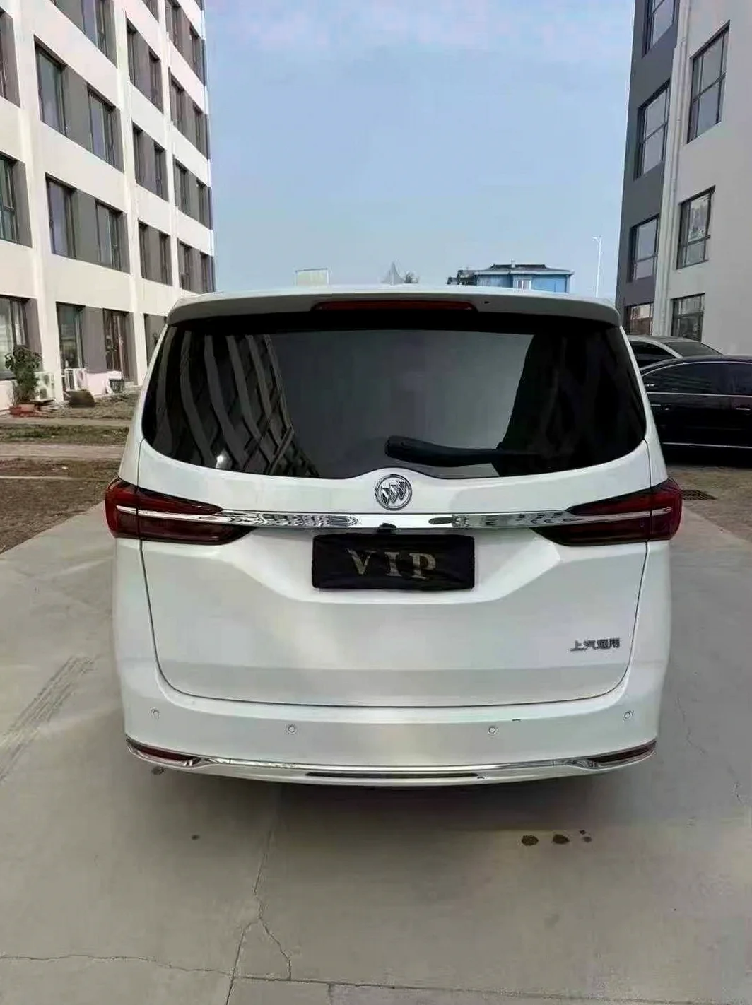 别克GL8 后面外观一