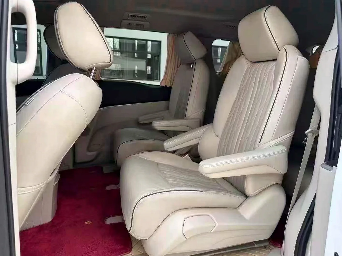 别克GL8 内饰前排