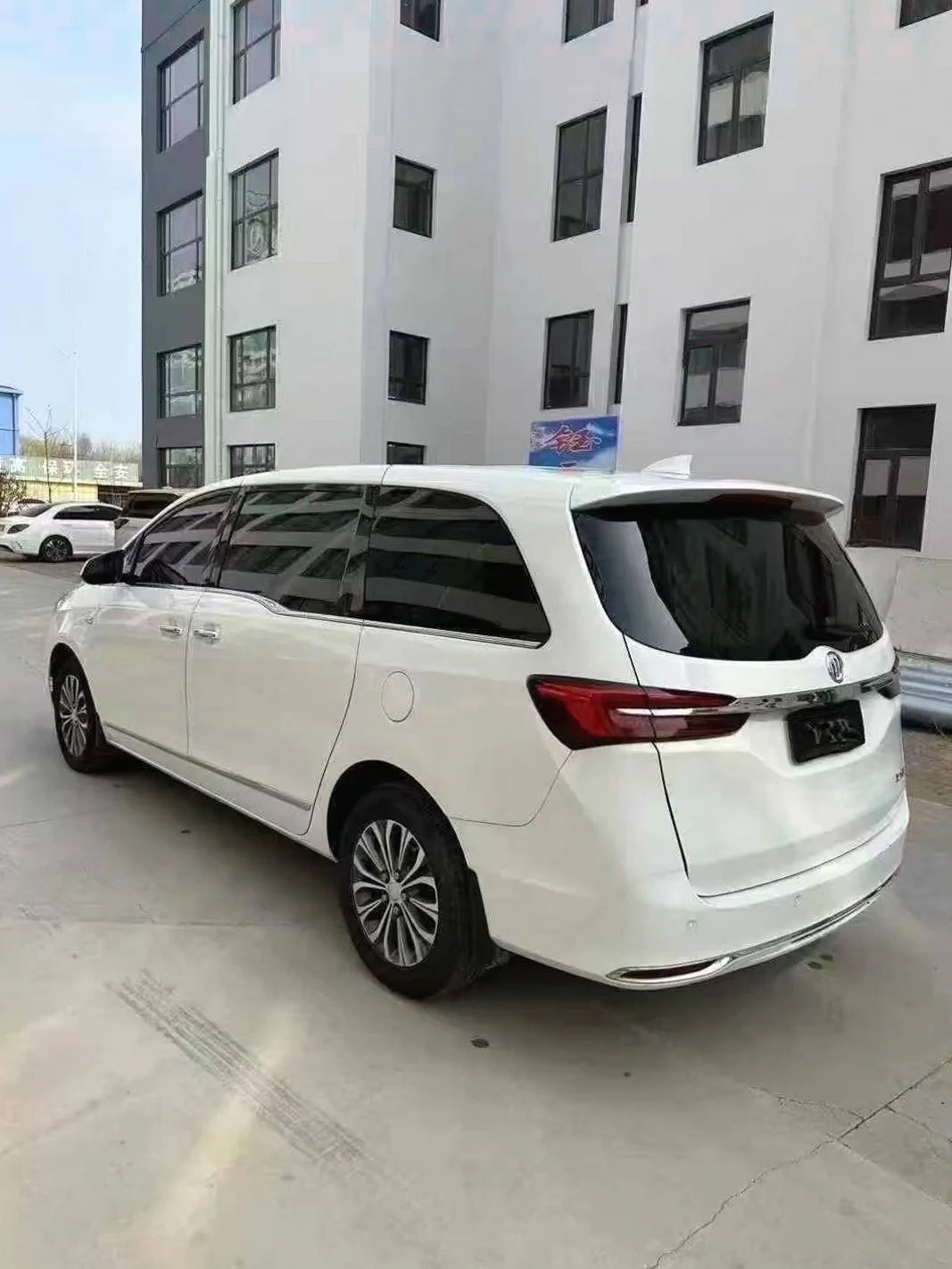 别克GL8 后面外观二