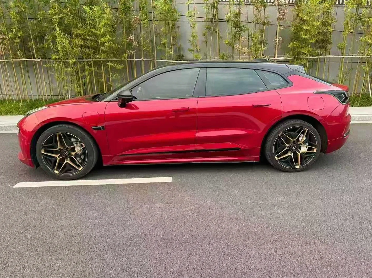 极氪汽车001 后面外观一