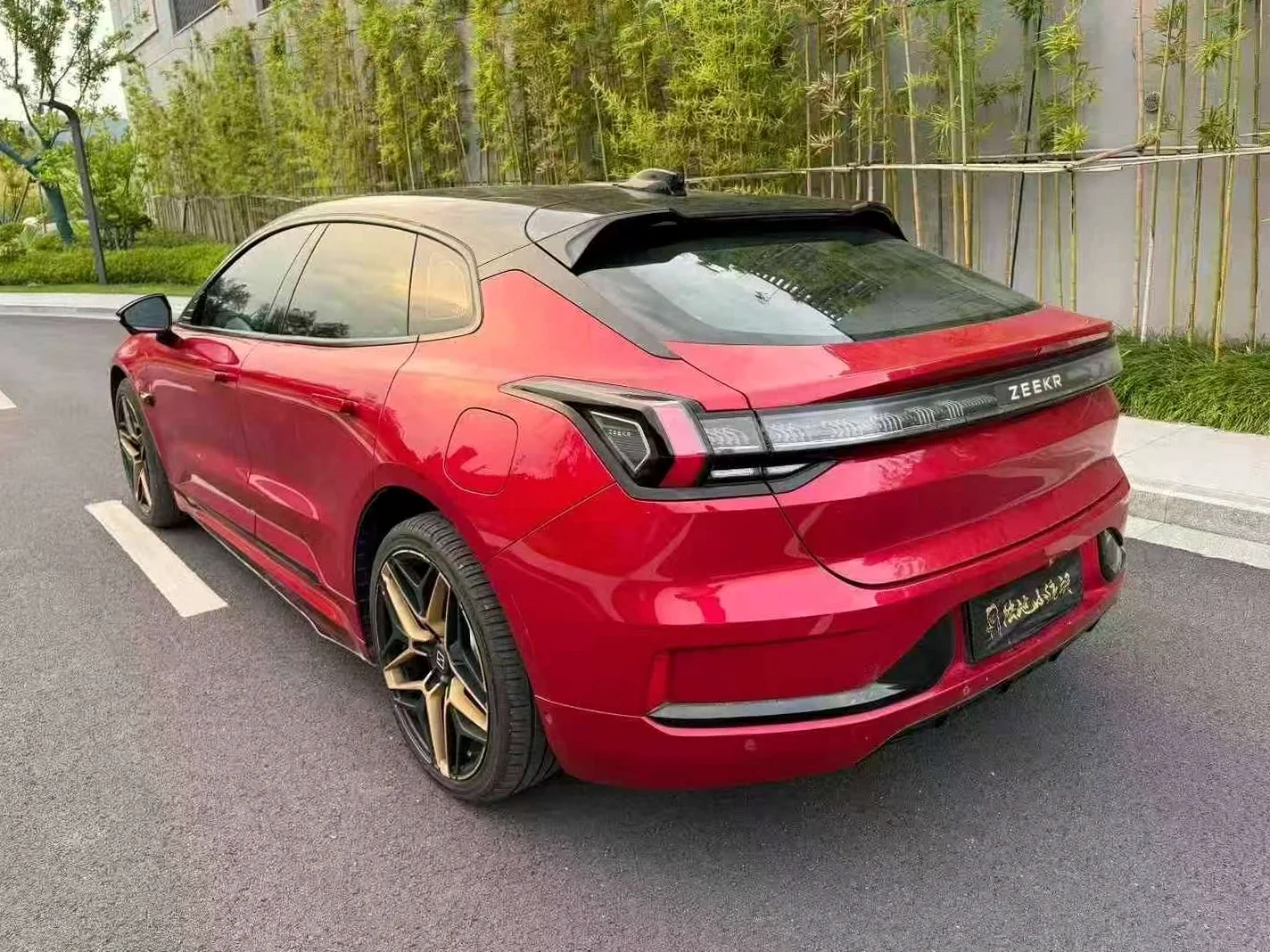 极氪汽车001 后面外观二