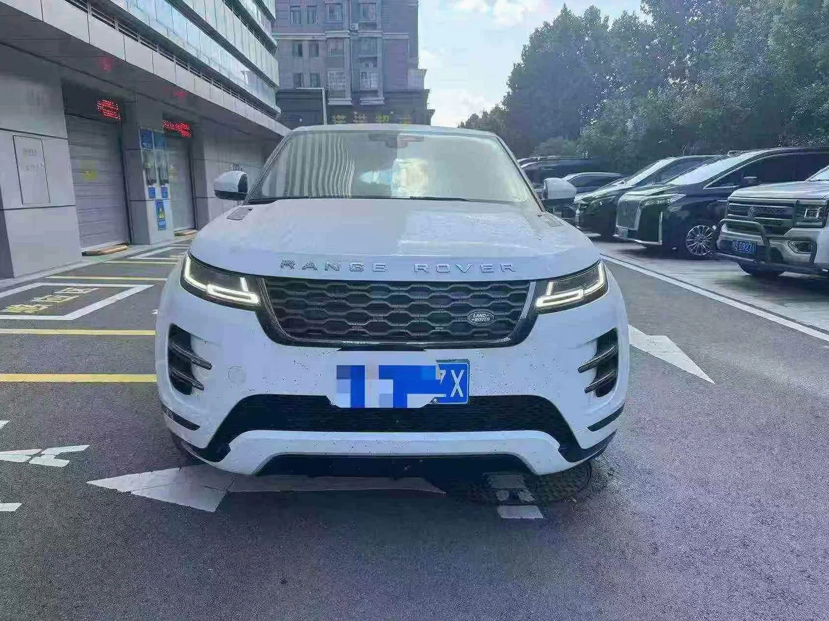 路虎极光 正面外观二