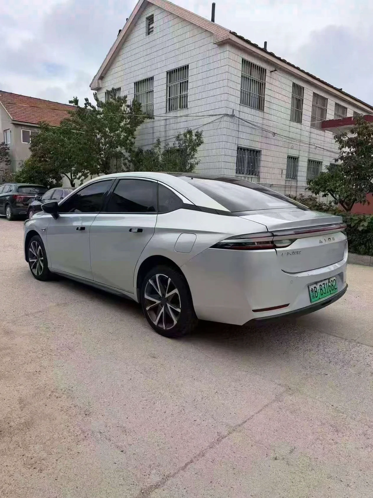 埃安S Plus 后面外观三
