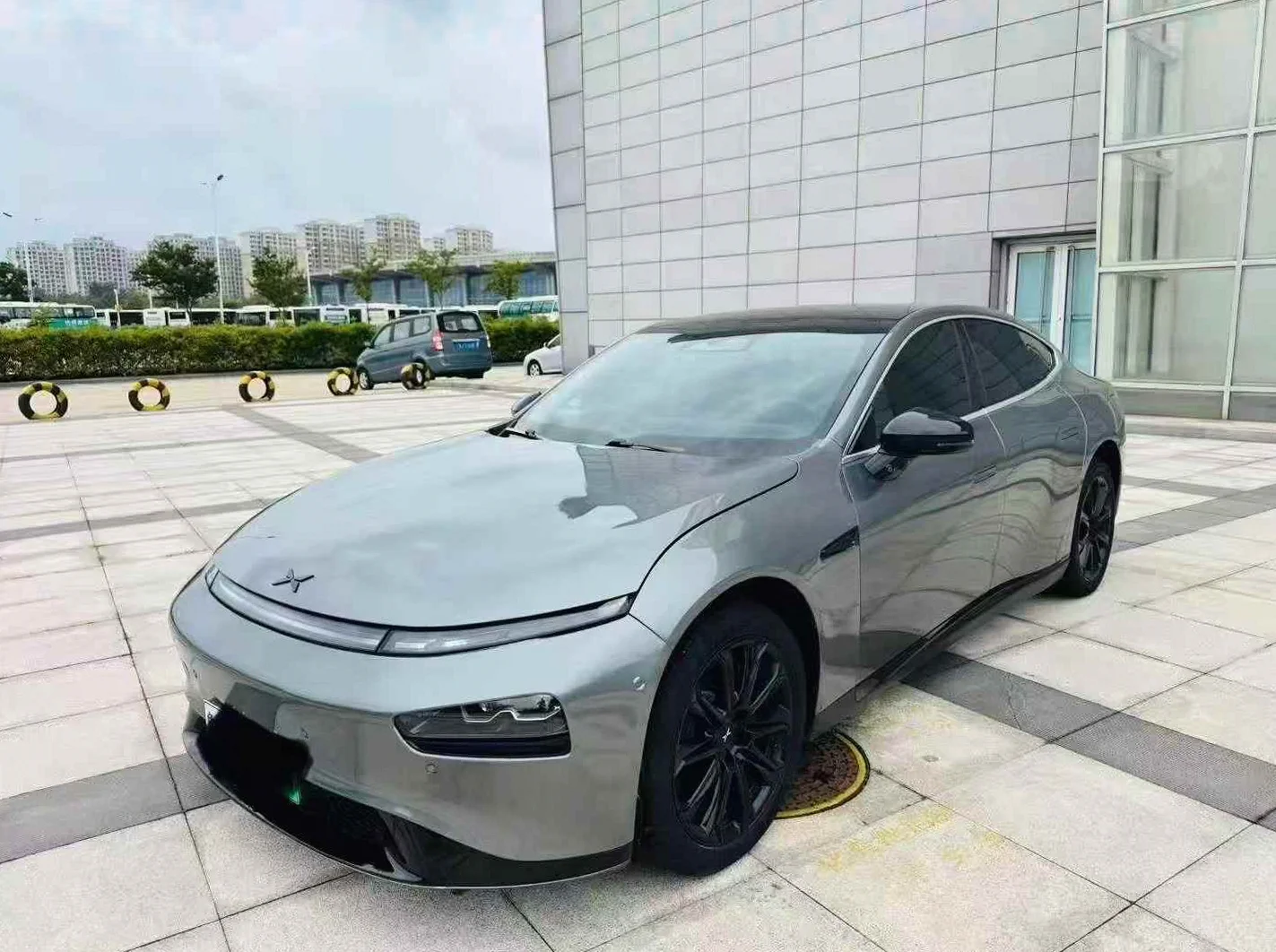 小鹏汽车p7 正面外观三