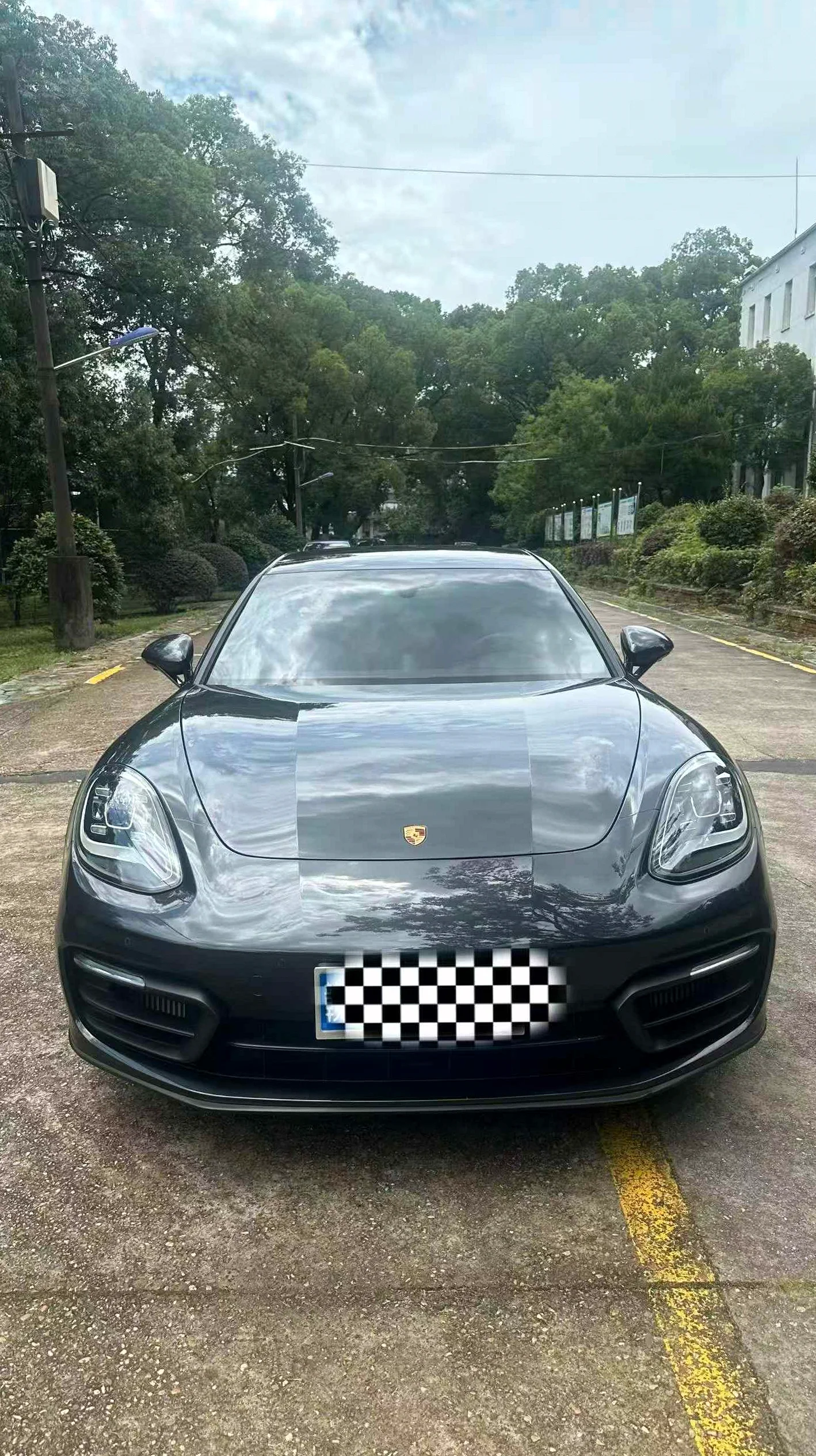 保时捷帕拉梅拉 正面外观二