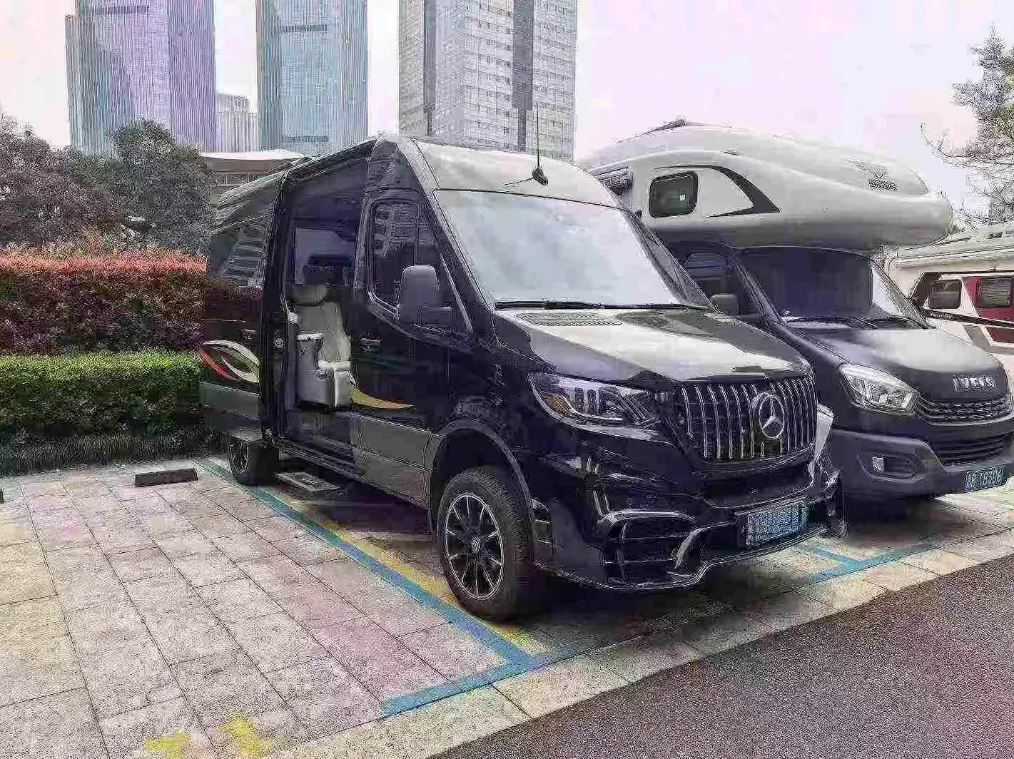奔驰斯宾特 正面外观三