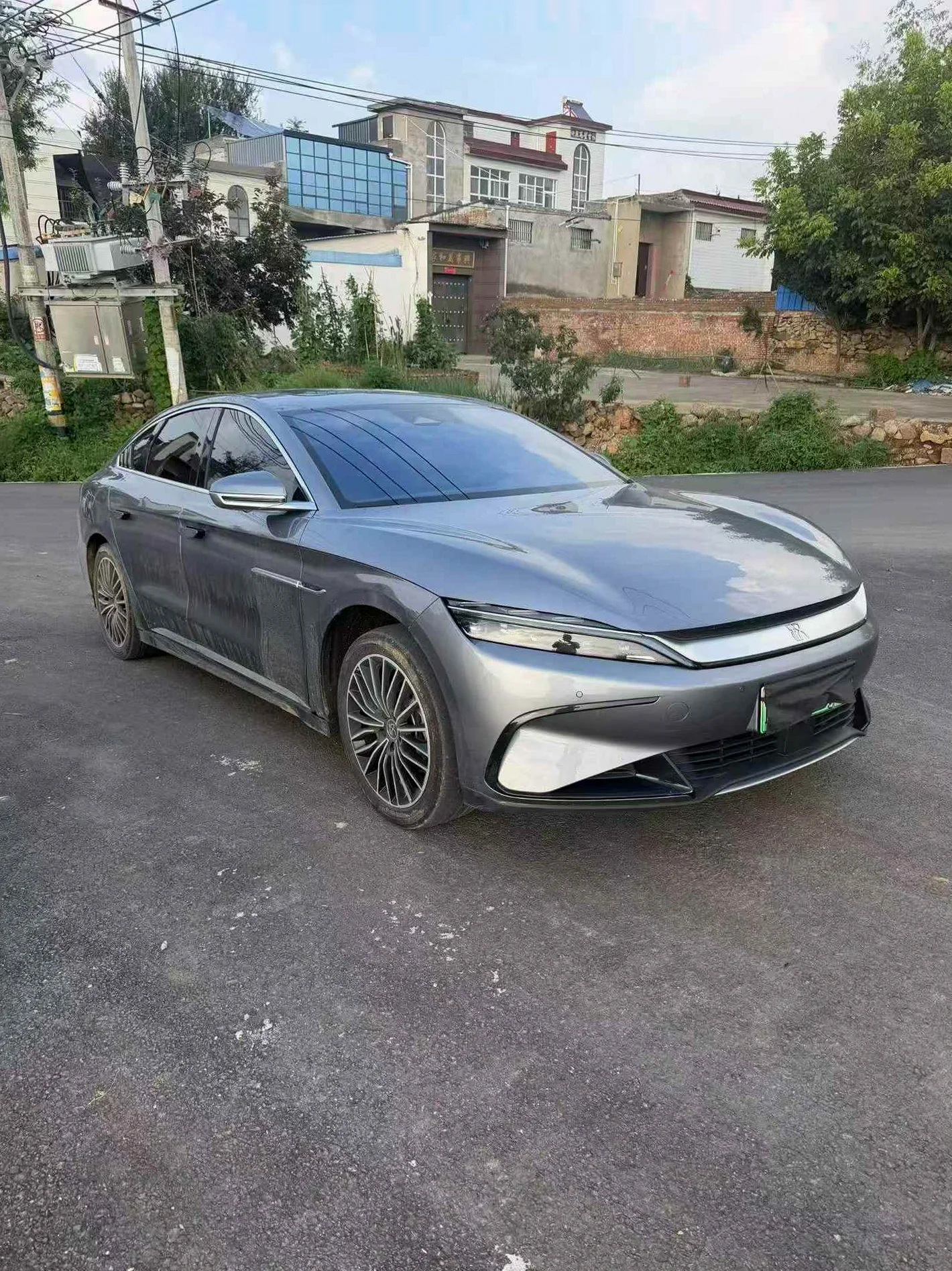 比亚迪汉 正面外观三