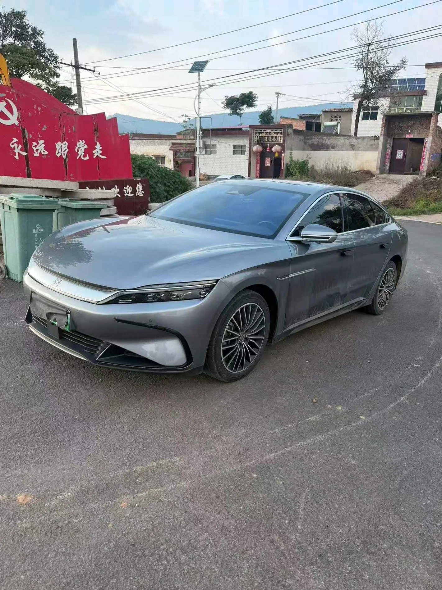 比亚迪汉 正面外观二