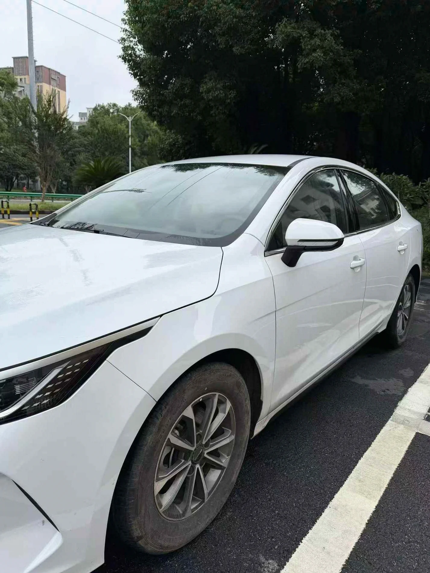 比亚迪驱逐舰 正面外观三