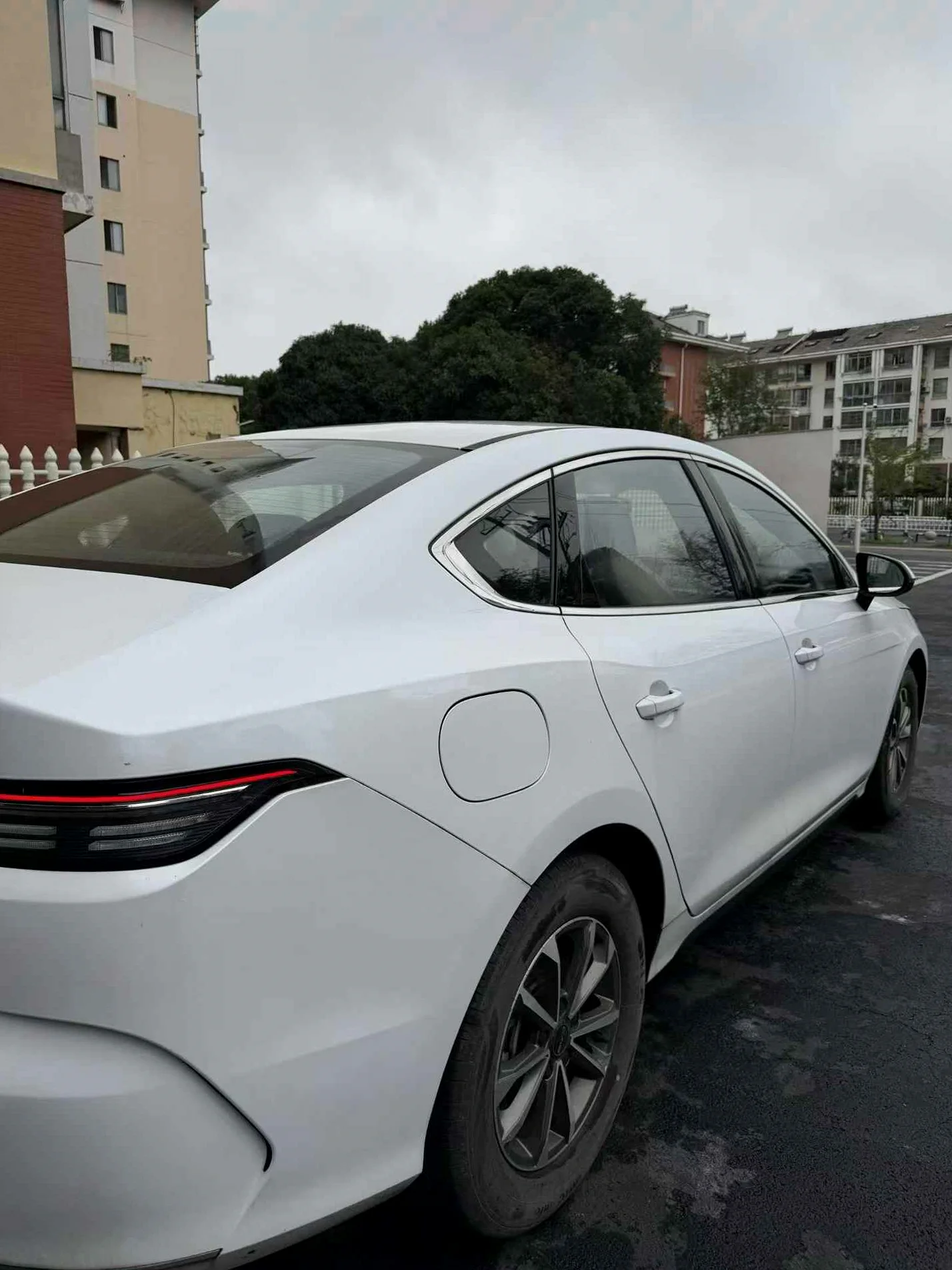 比亚迪驱逐舰 后面外观三