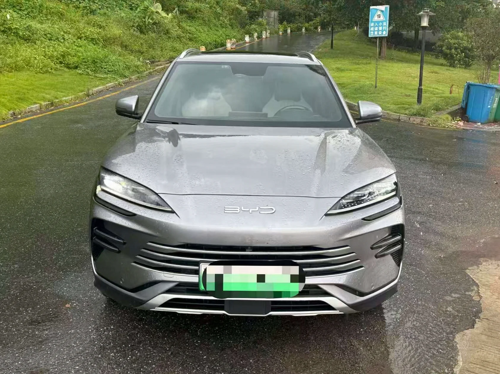 比亚迪宋PLUS 正面外观二