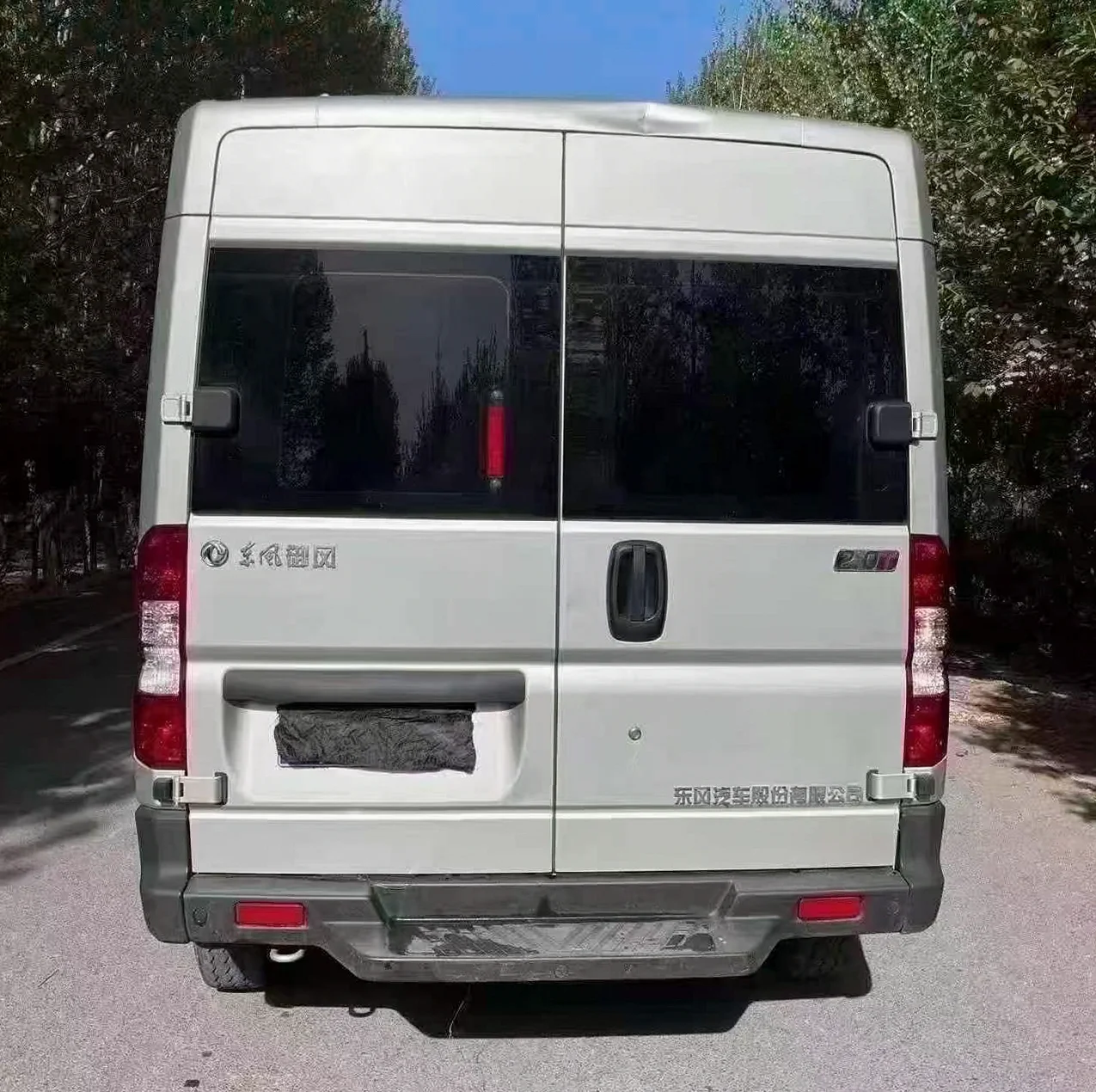东风御风 后面外观一