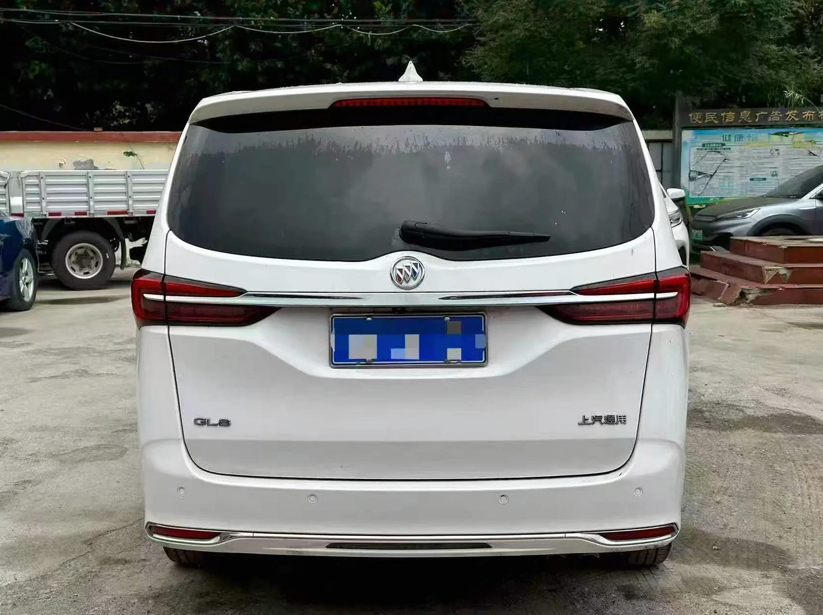 别克GL8 后面外观二