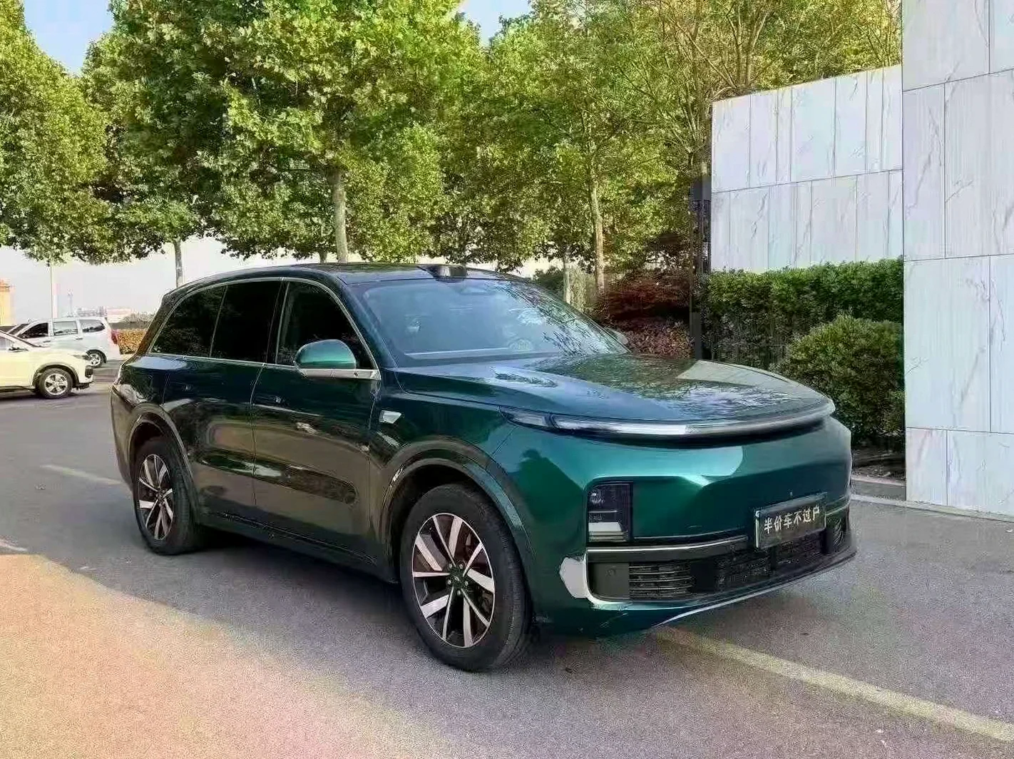 理想L8 正面外观三